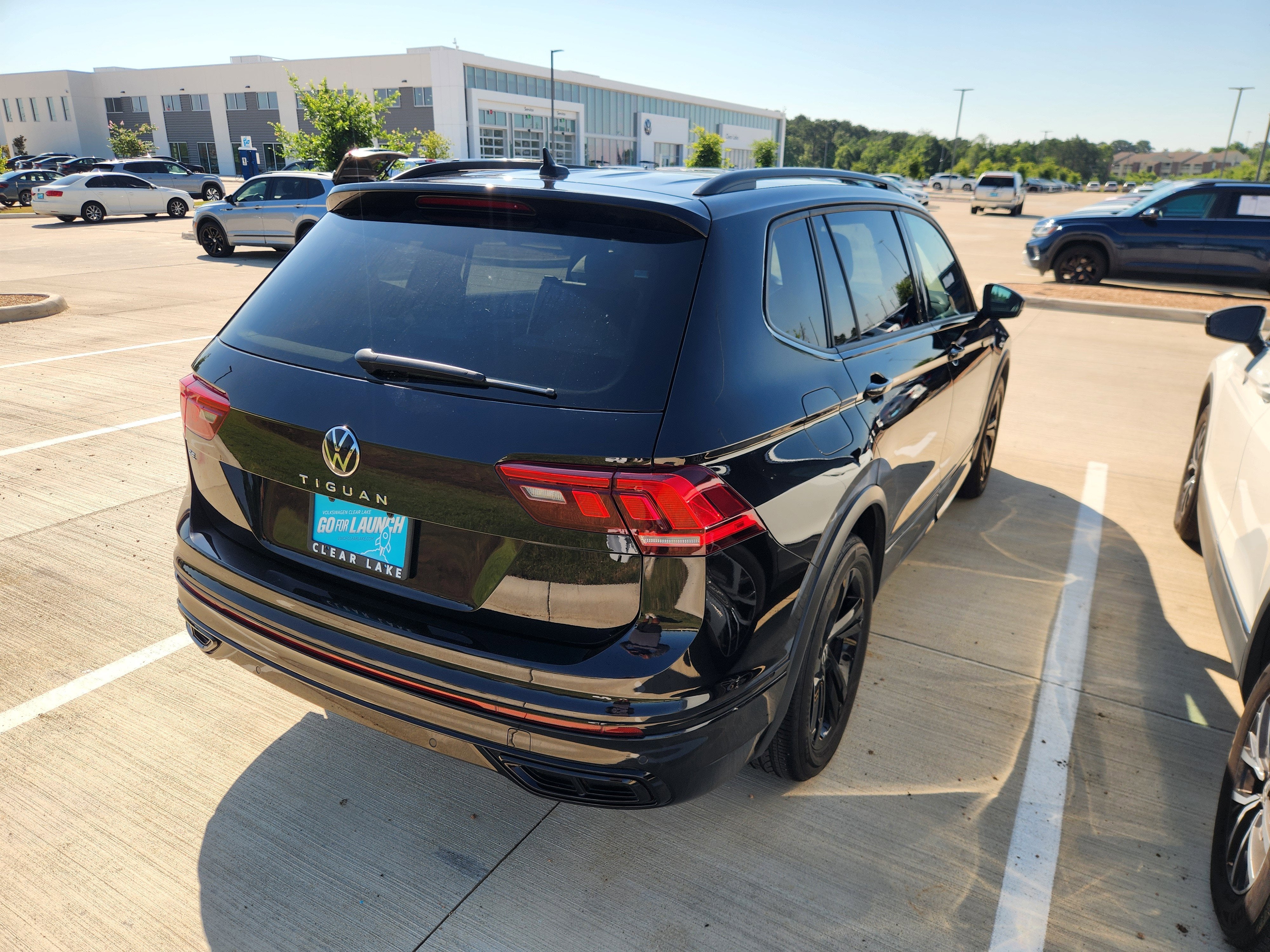 2023 Volkswagen Tiguan SE R-Line Black