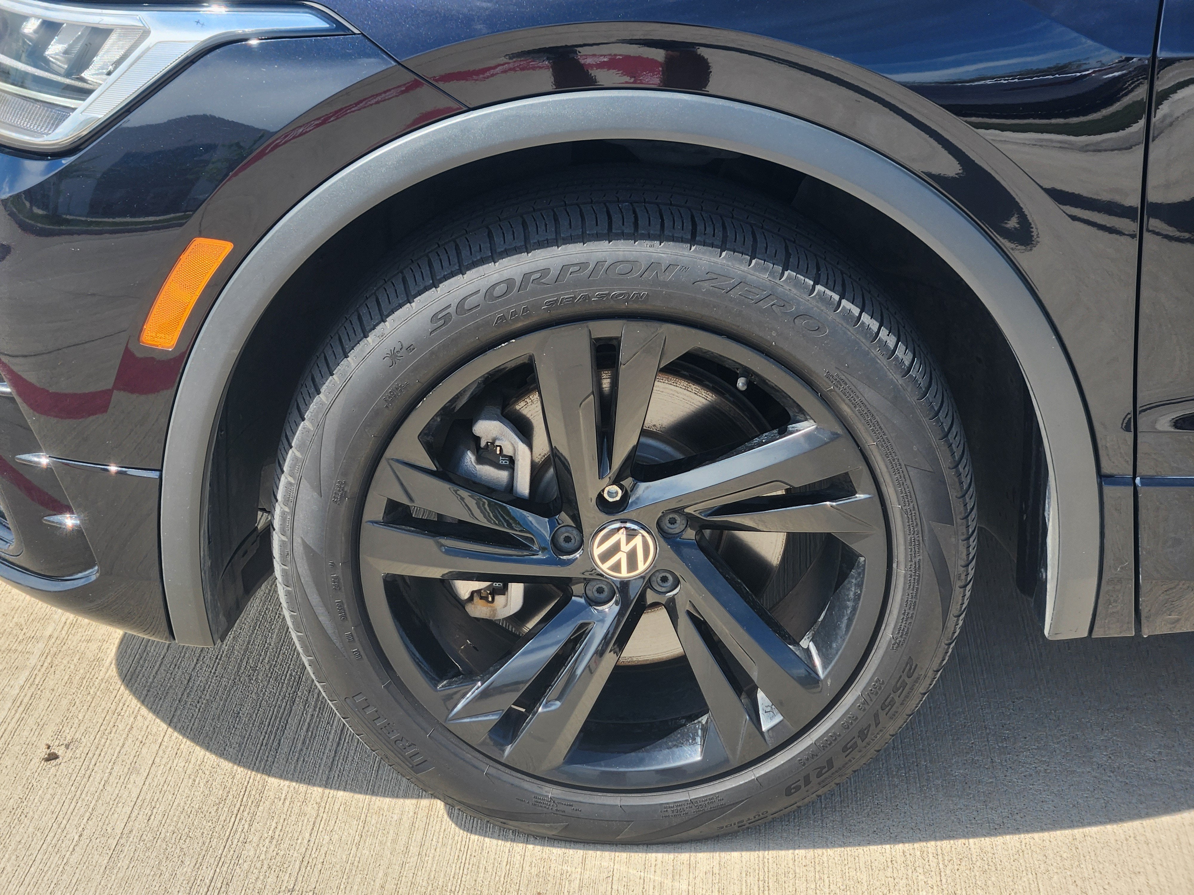 2024 Volkswagen Tiguan SE R-Line Black