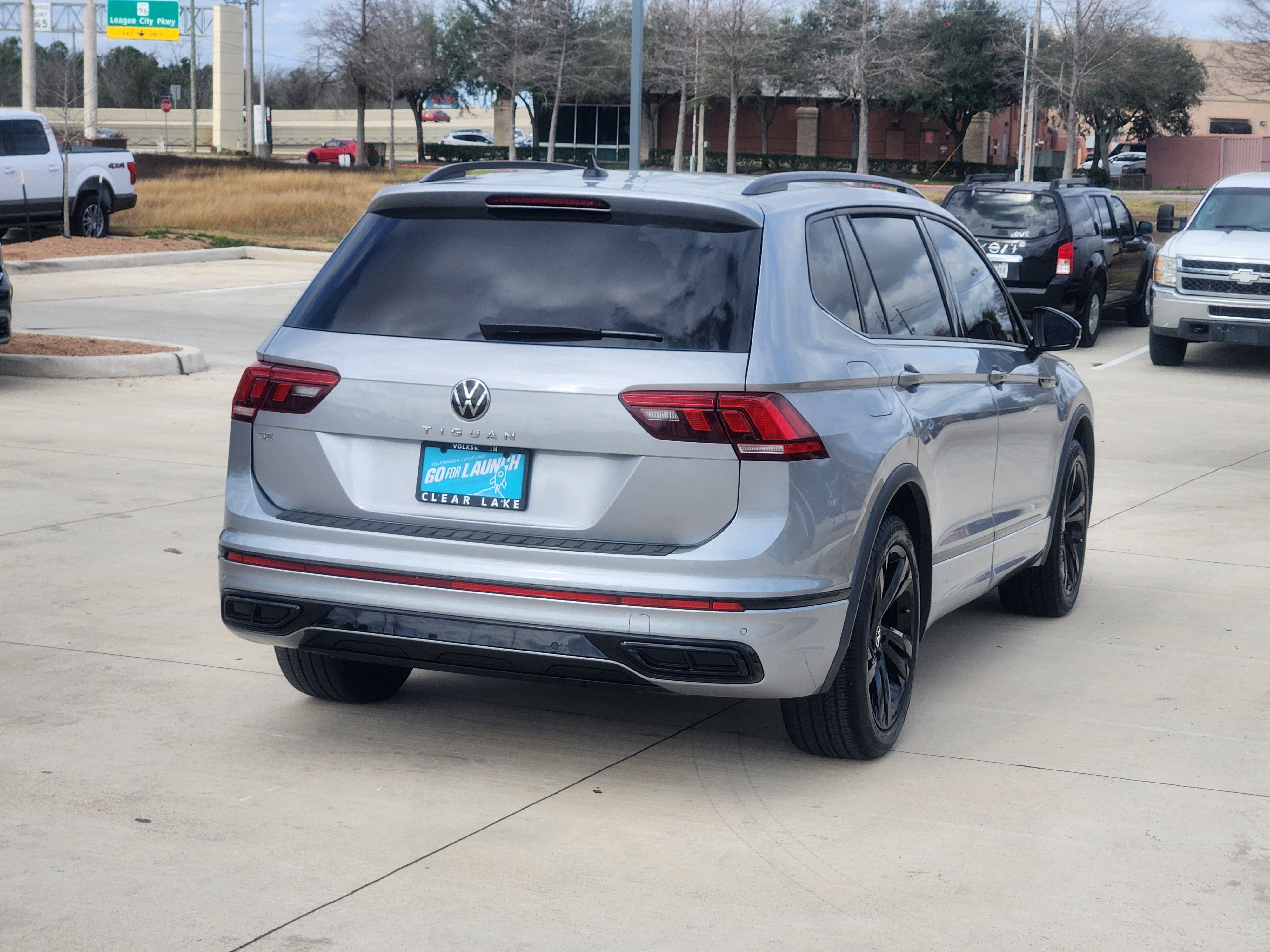 2023 Volkswagen Tiguan SE R-Line Black