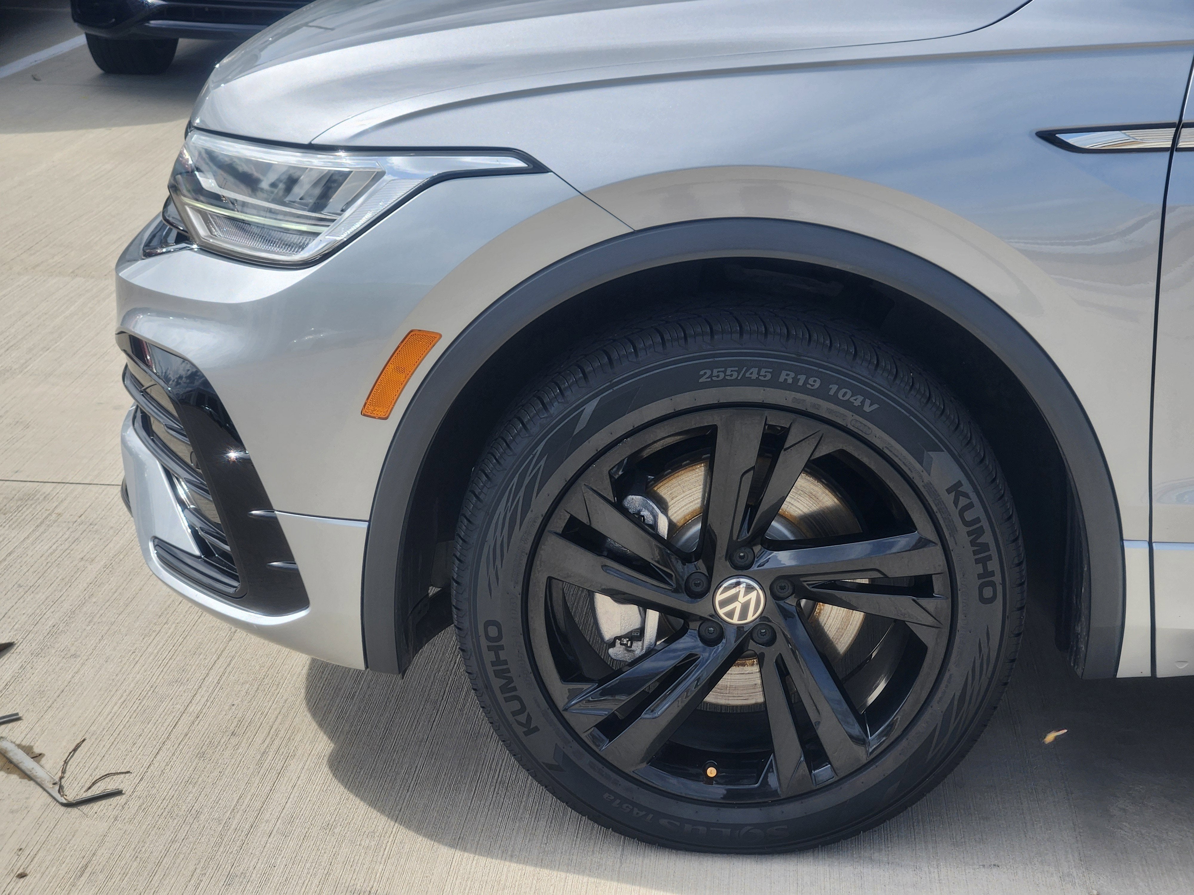 2023 Volkswagen Tiguan SE R-Line Black