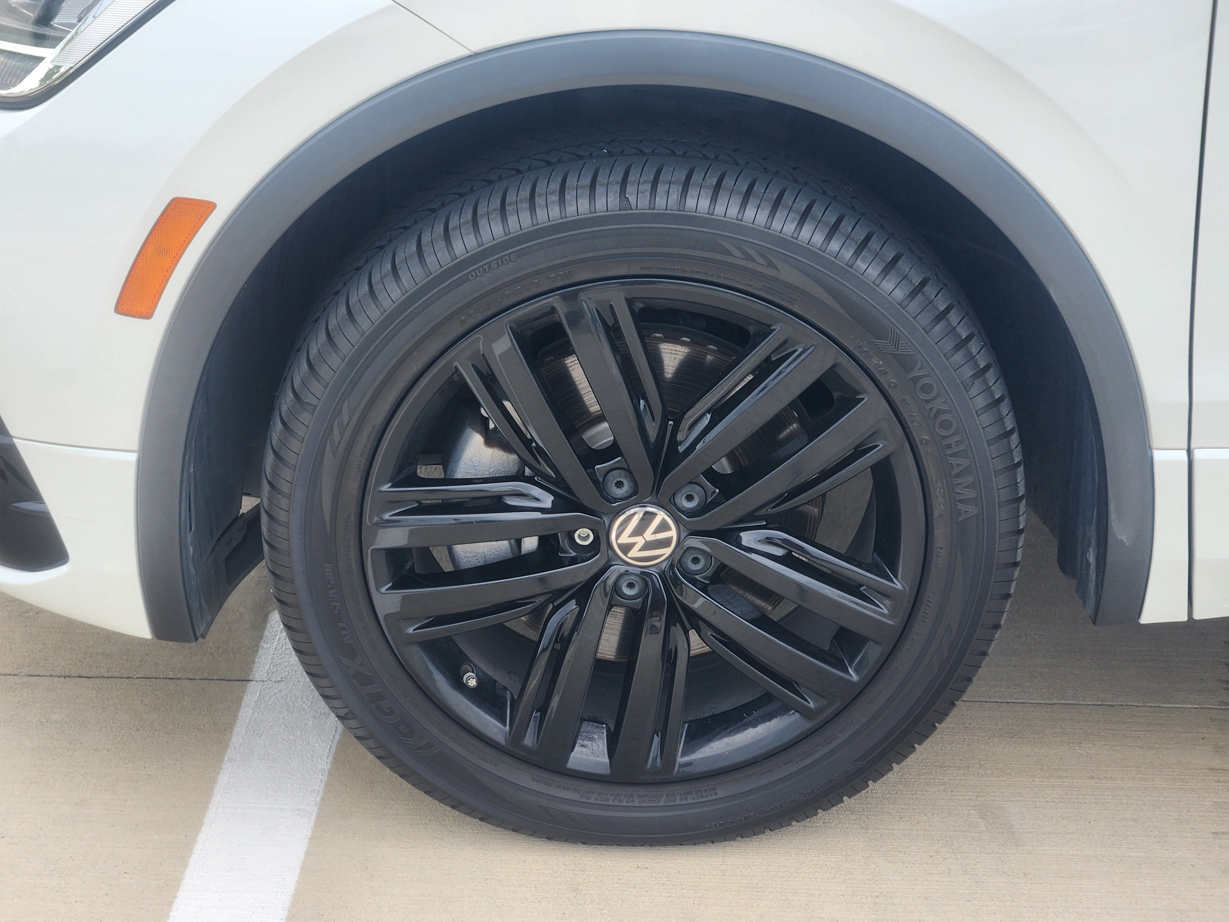 2022 Volkswagen Tiguan SE R-Line Black