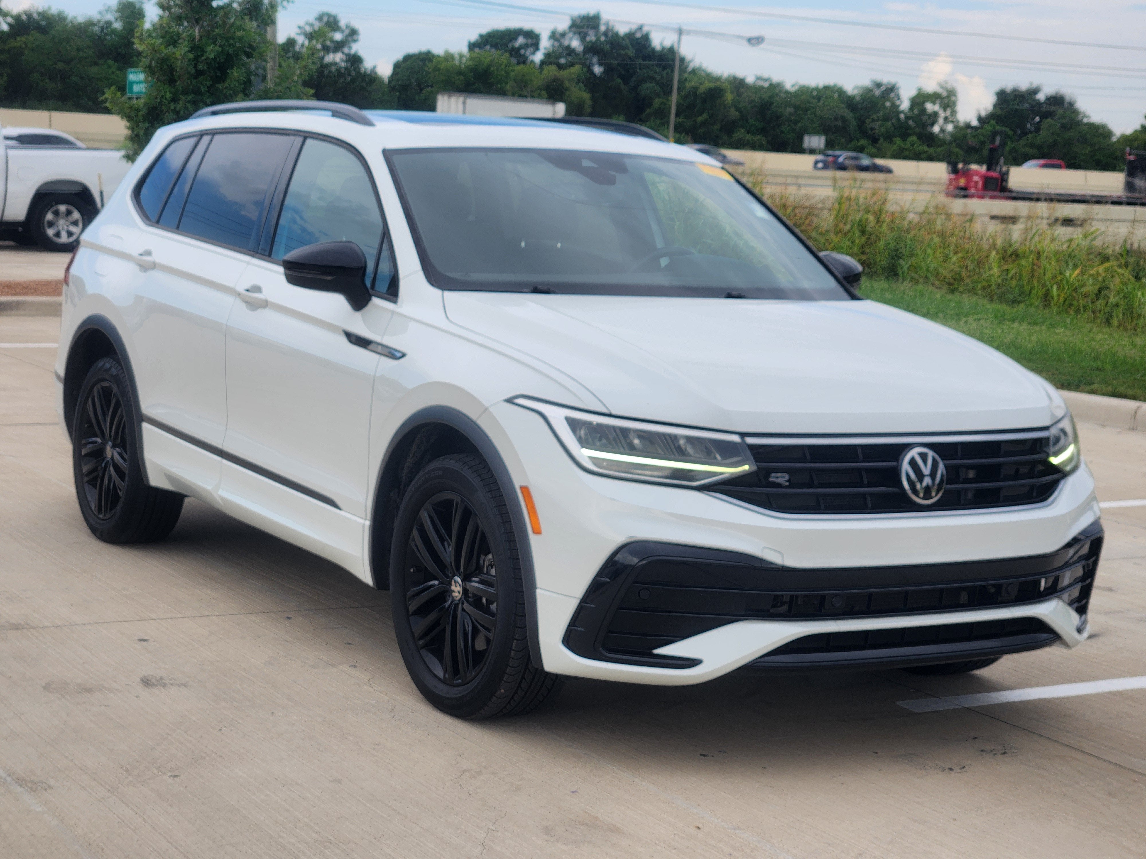 2022 Volkswagen Tiguan SE R-Line Black