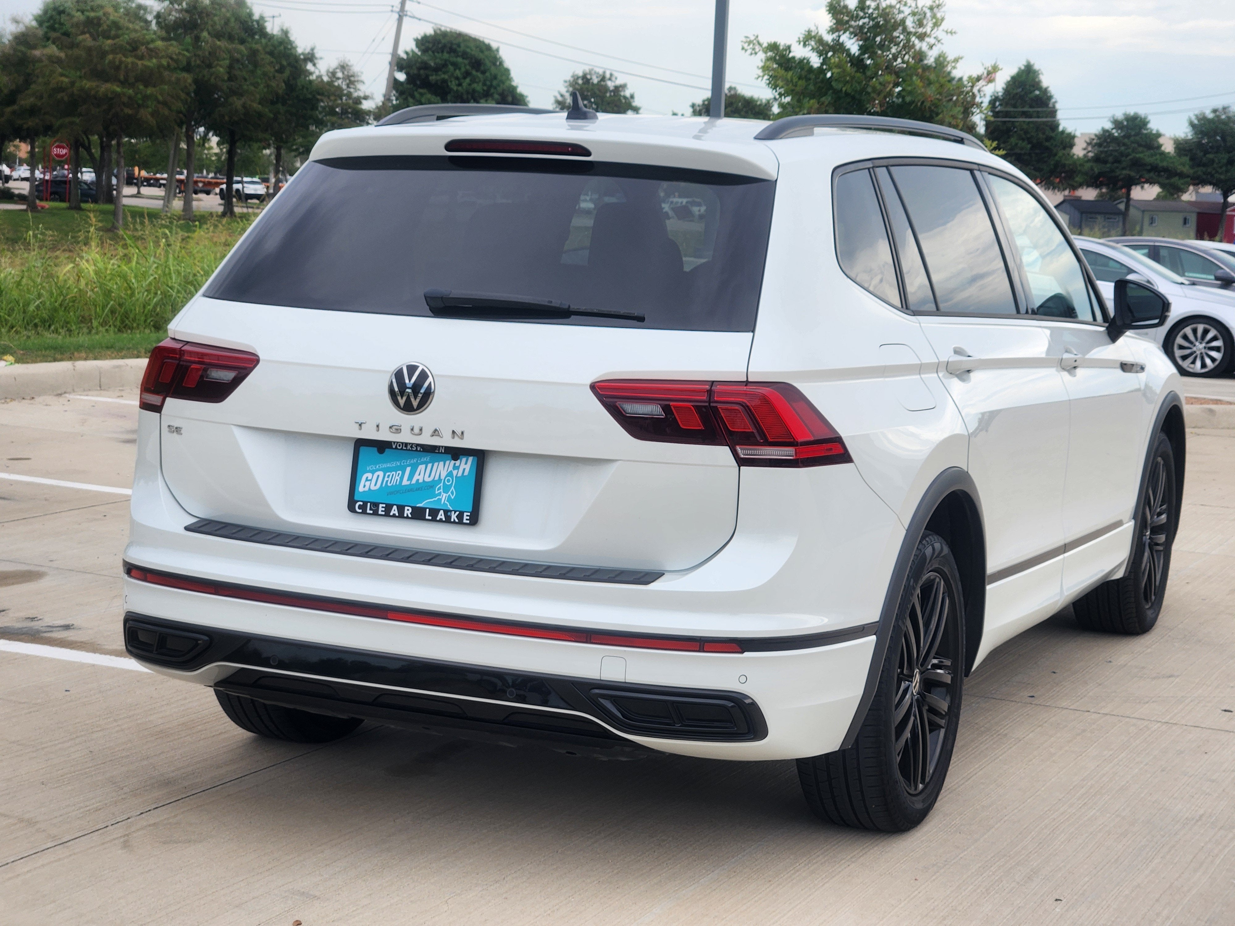 2022 Volkswagen Tiguan SE R-Line Black