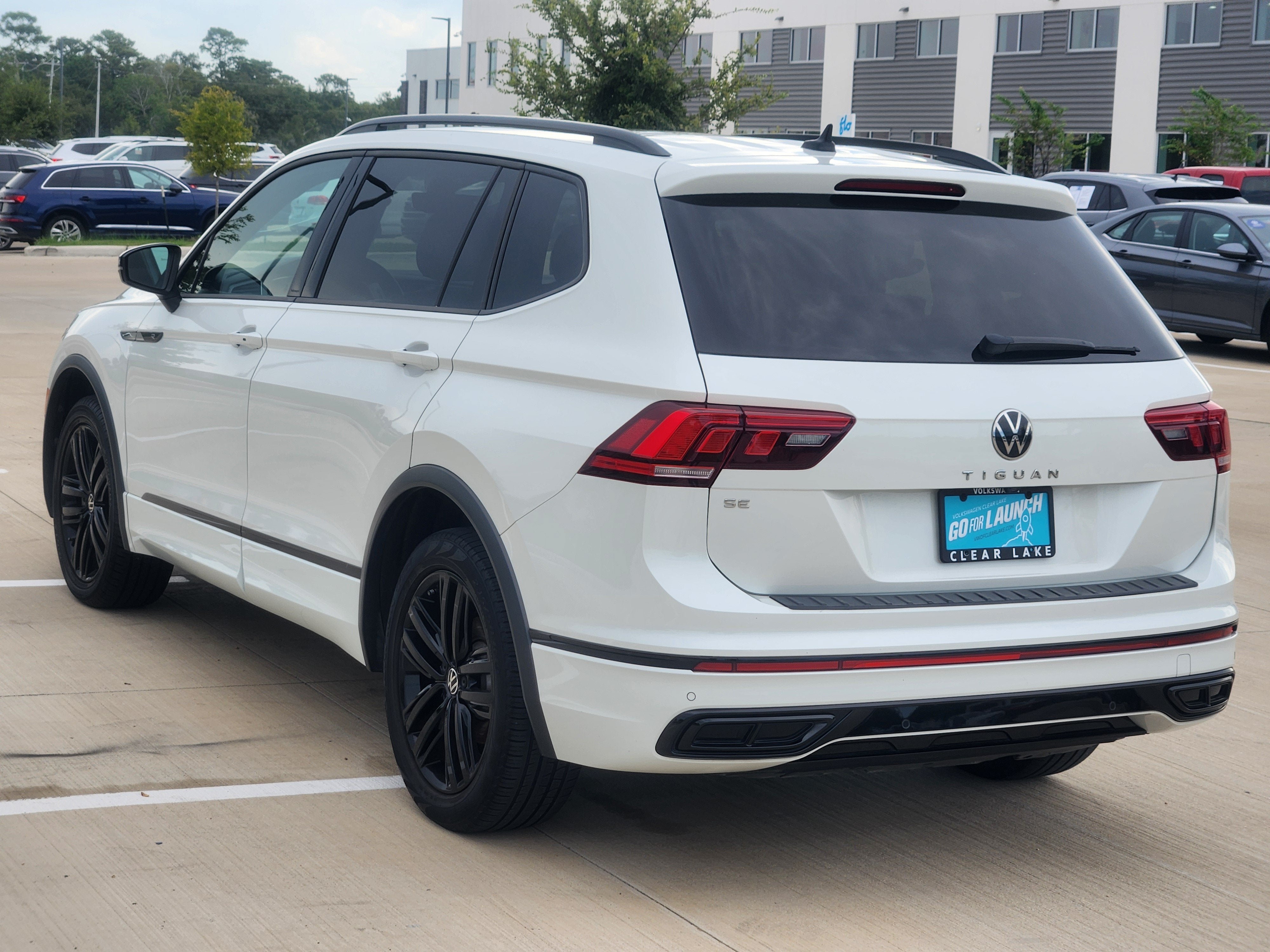 2022 Volkswagen Tiguan SE R-Line Black