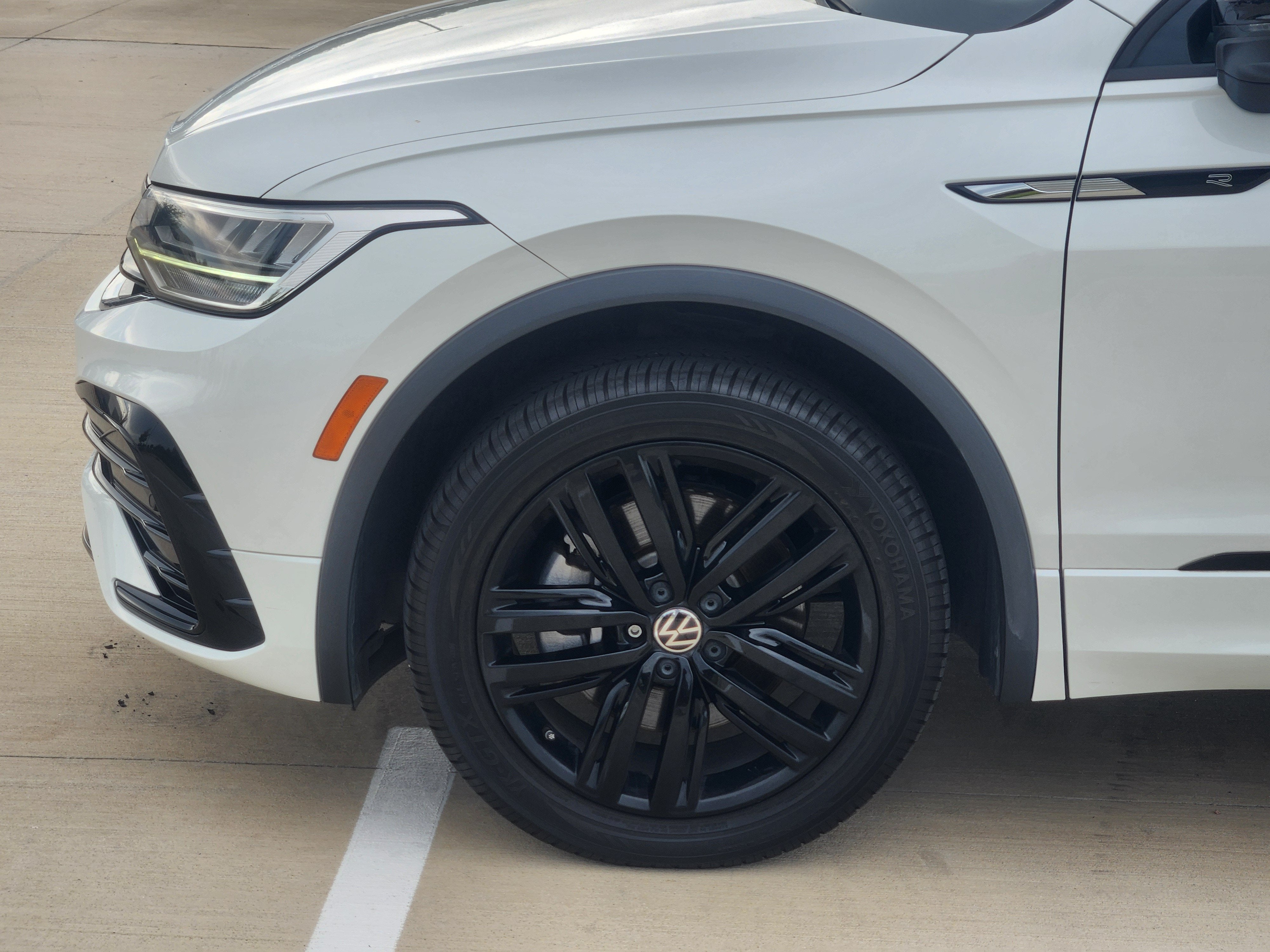 2022 Volkswagen Tiguan SE R-Line Black