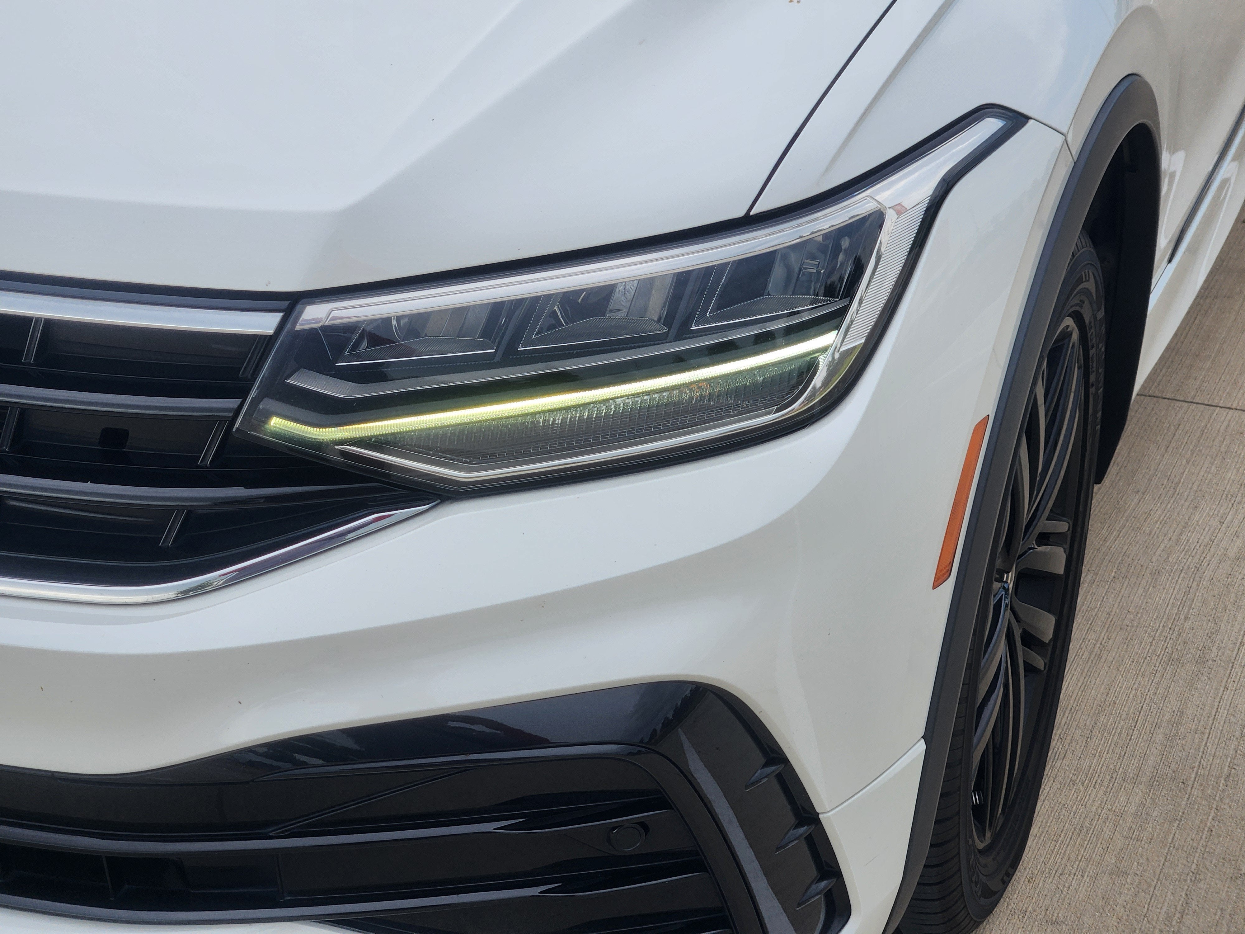 2022 Volkswagen Tiguan SE R-Line Black