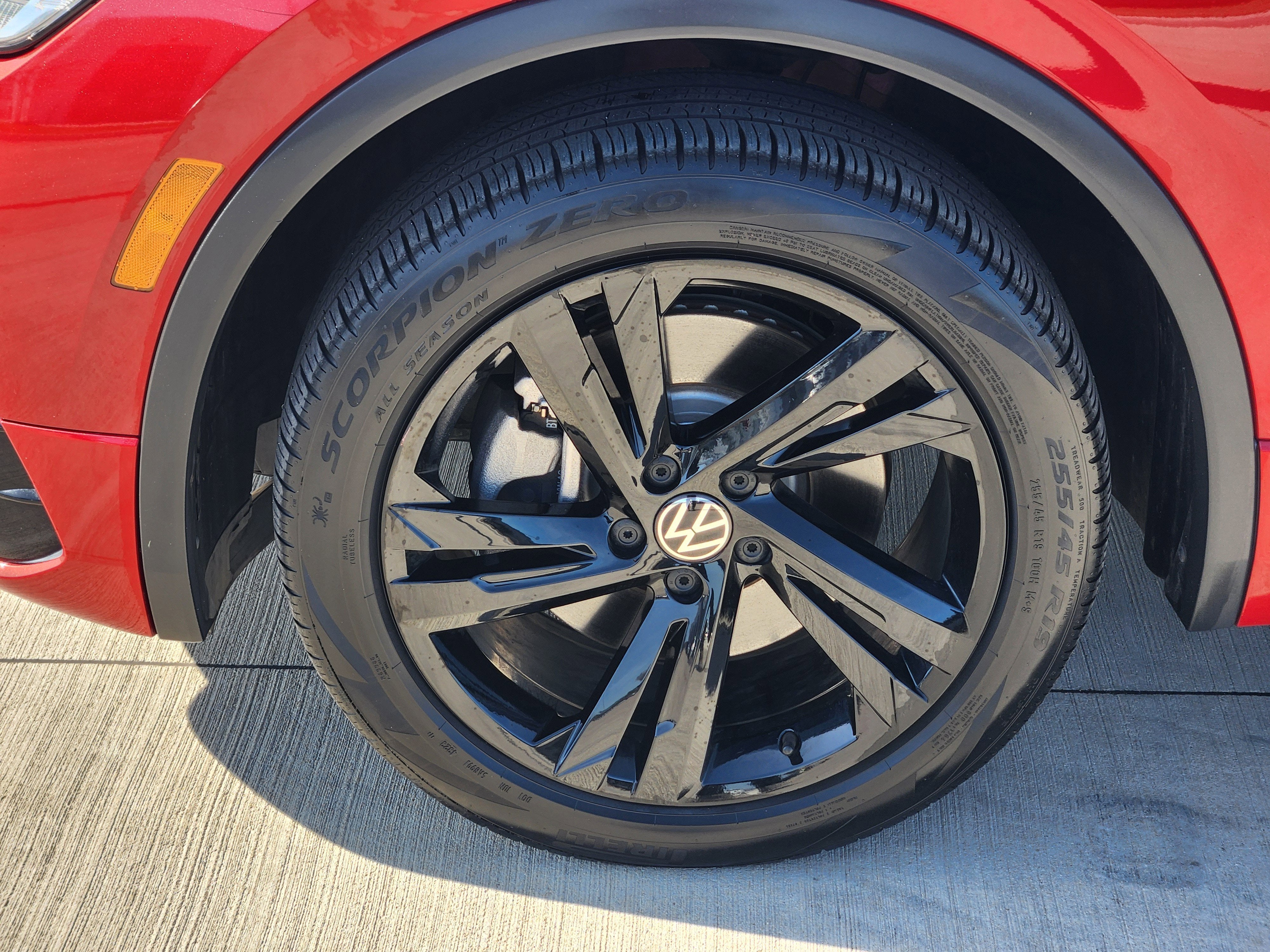 2024 Volkswagen Tiguan SE R-Line Black