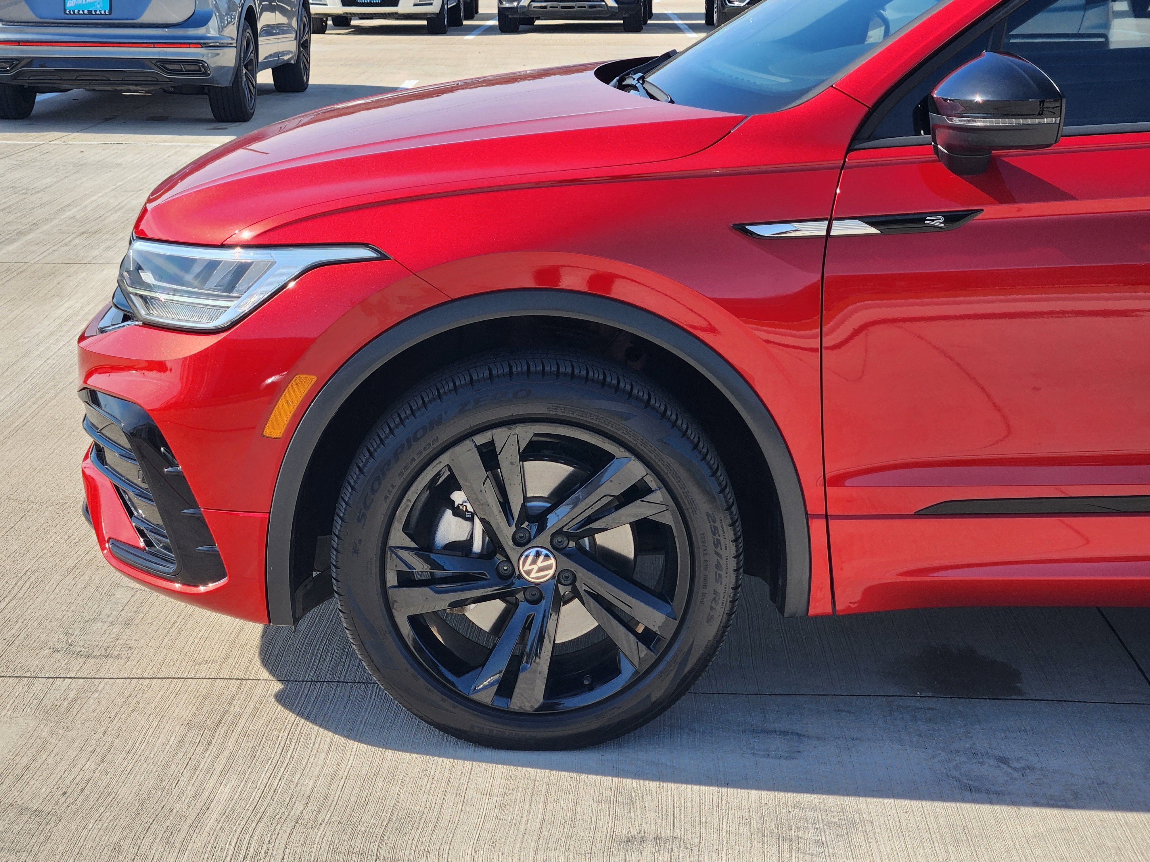 2024 Volkswagen Tiguan SE R-Line Black