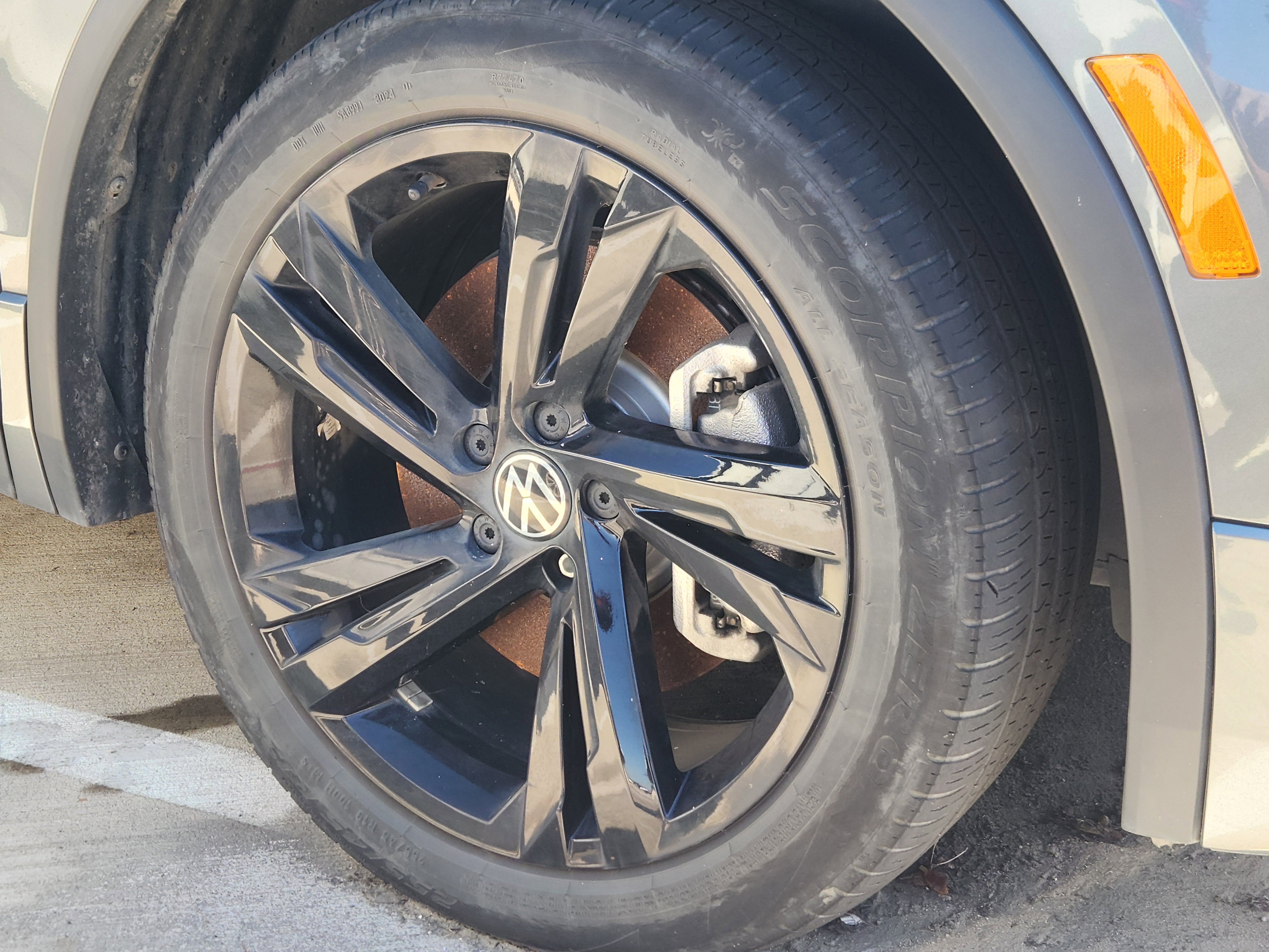 2024 Volkswagen Tiguan SE R-Line Black