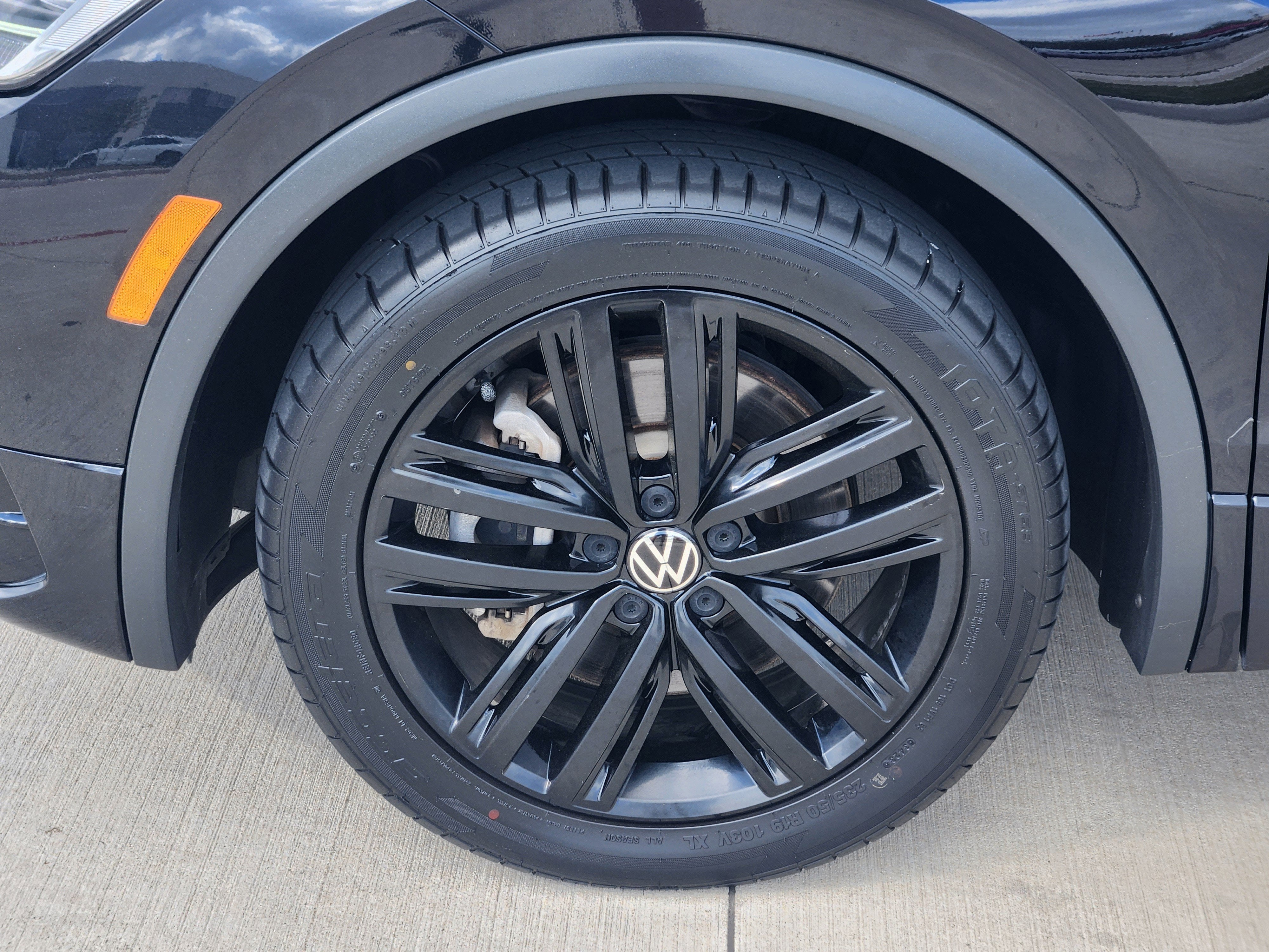 2022 Volkswagen Tiguan SE R-Line Black