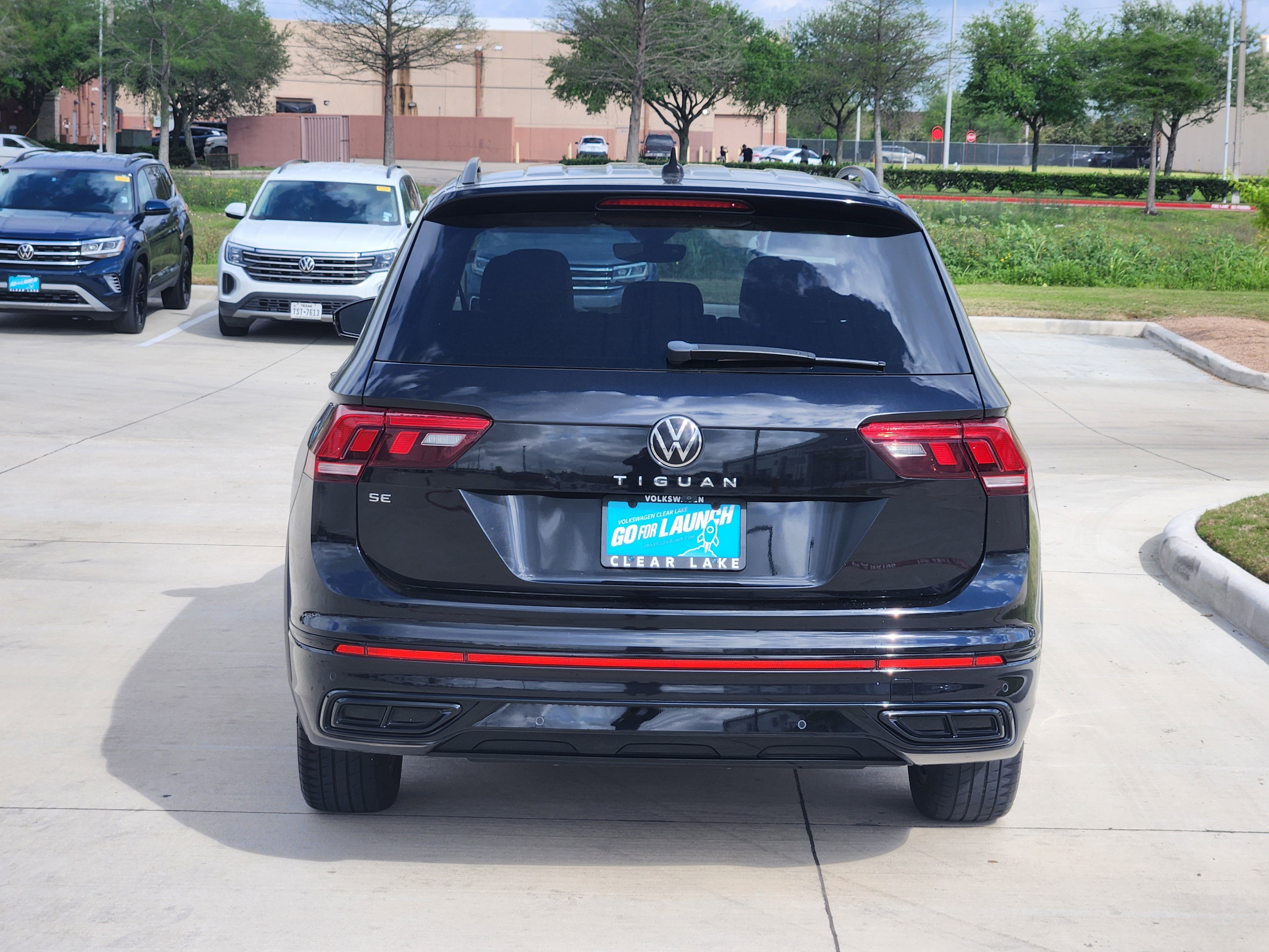 2022 Volkswagen Tiguan SE R-Line Black