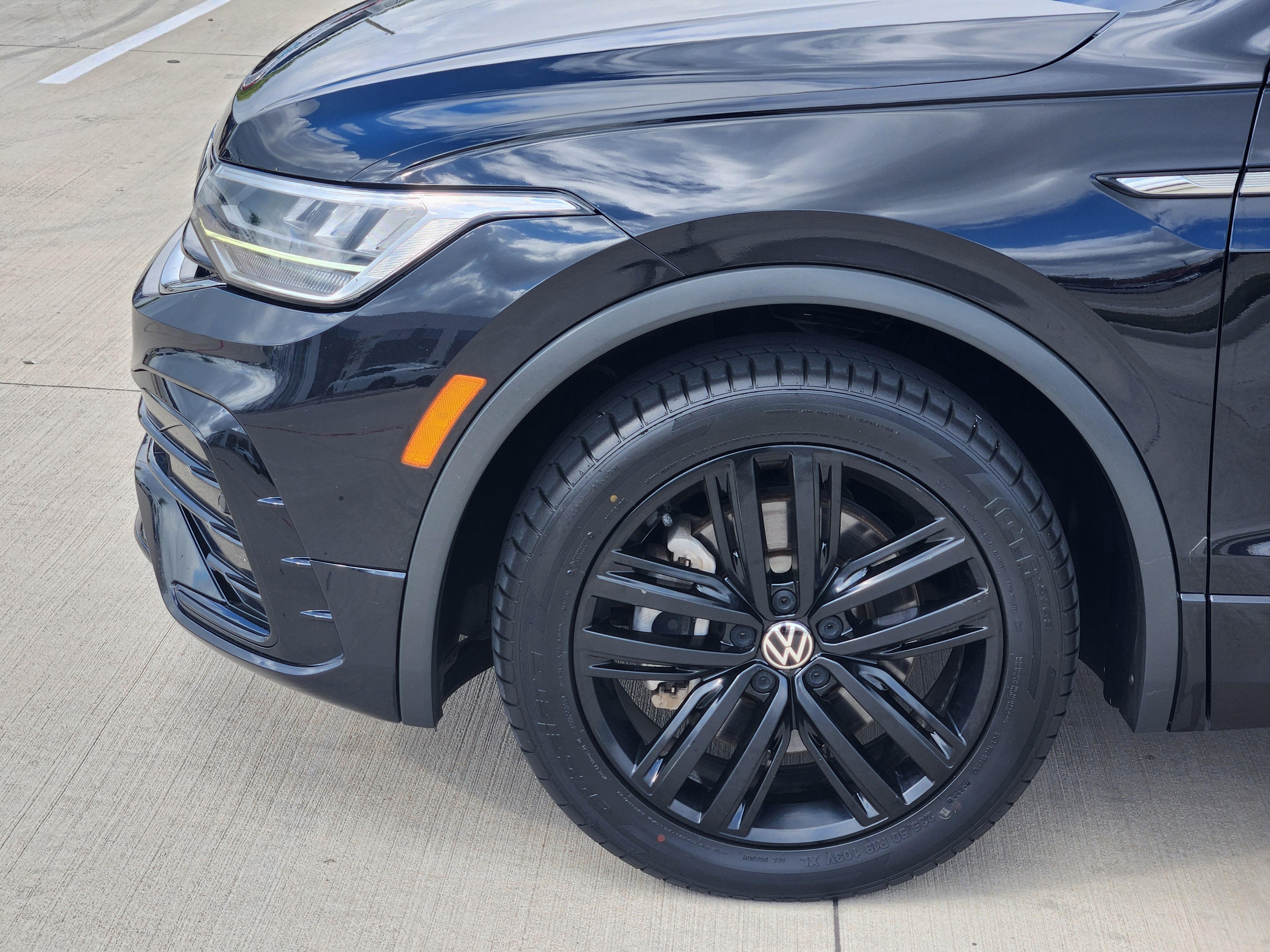 2022 Volkswagen Tiguan SE R-Line Black