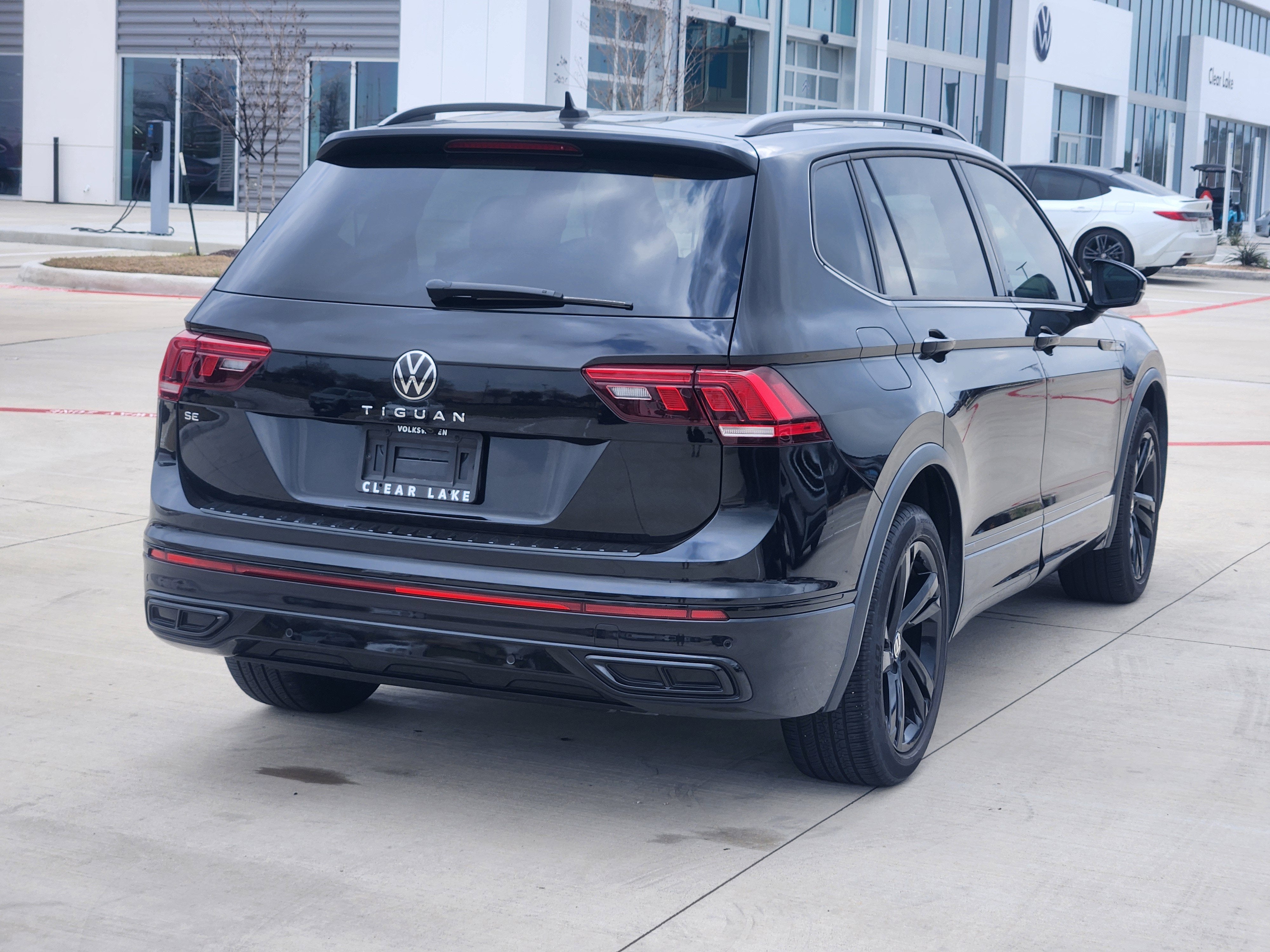 2023 Volkswagen Tiguan SE R-Line Black