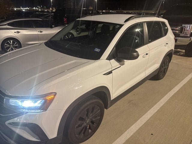 2022 Volkswagen Taos S's photo