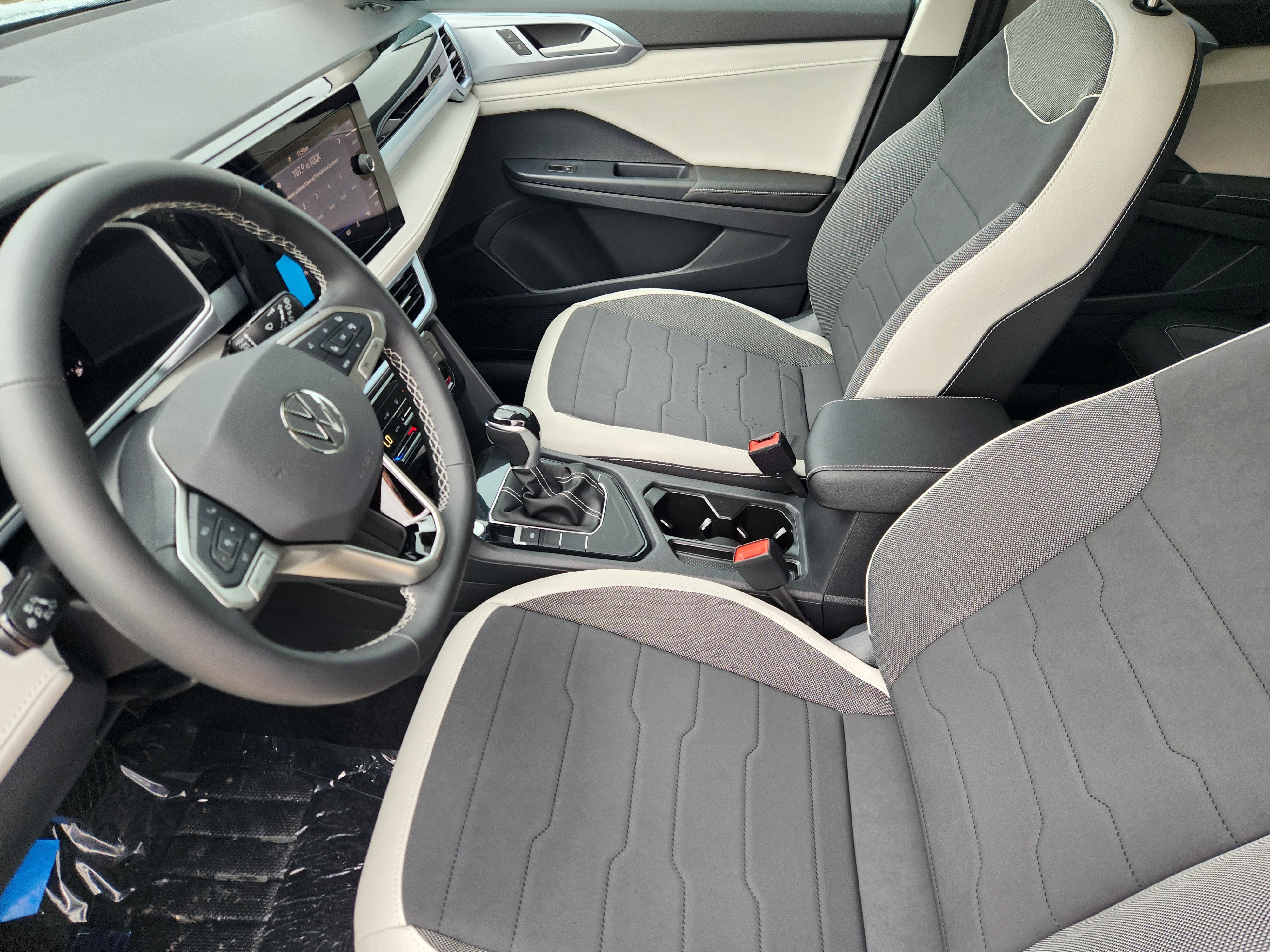 2026 Volkswagen Taos SE