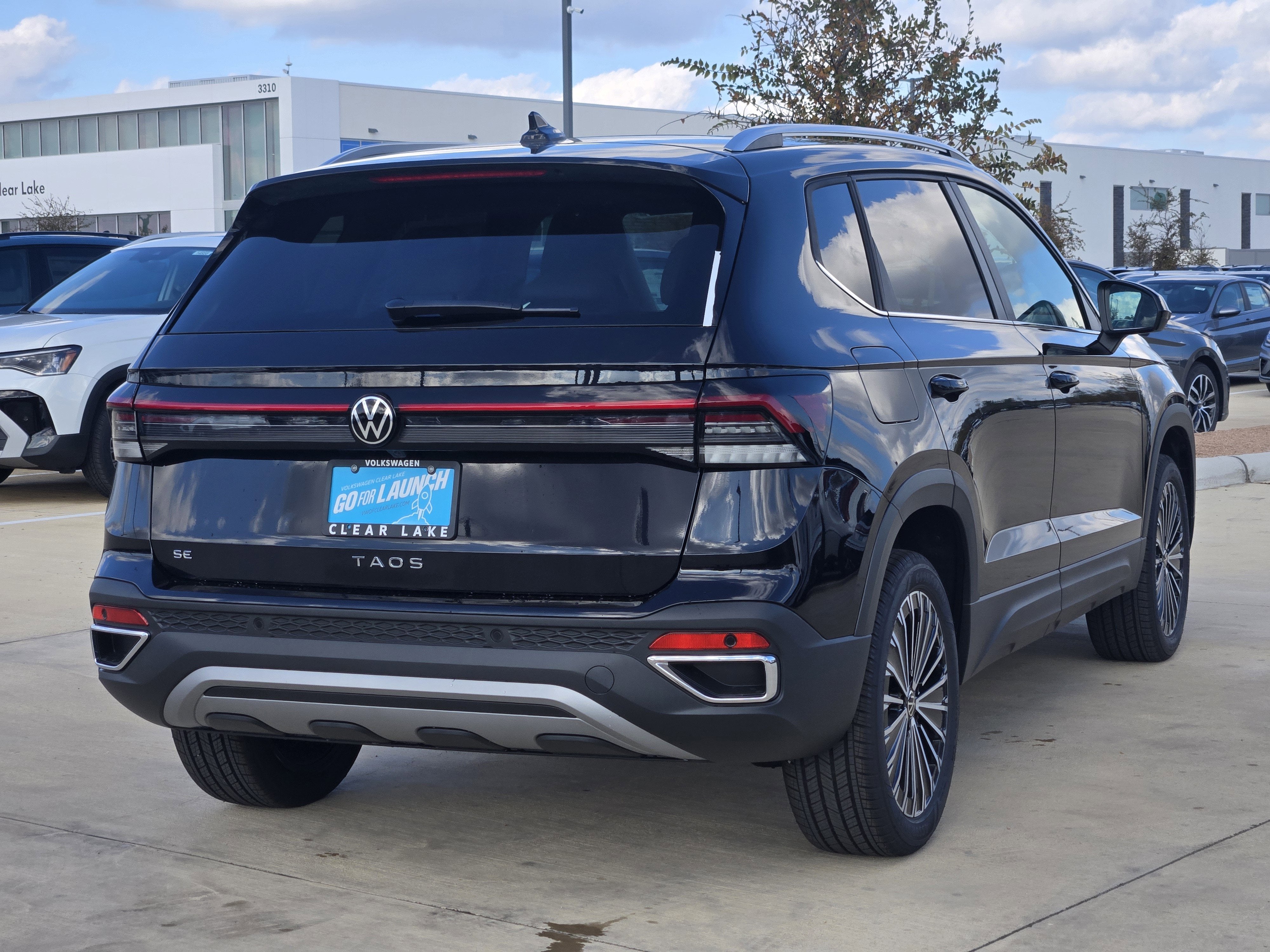 2026 Volkswagen Taos SE