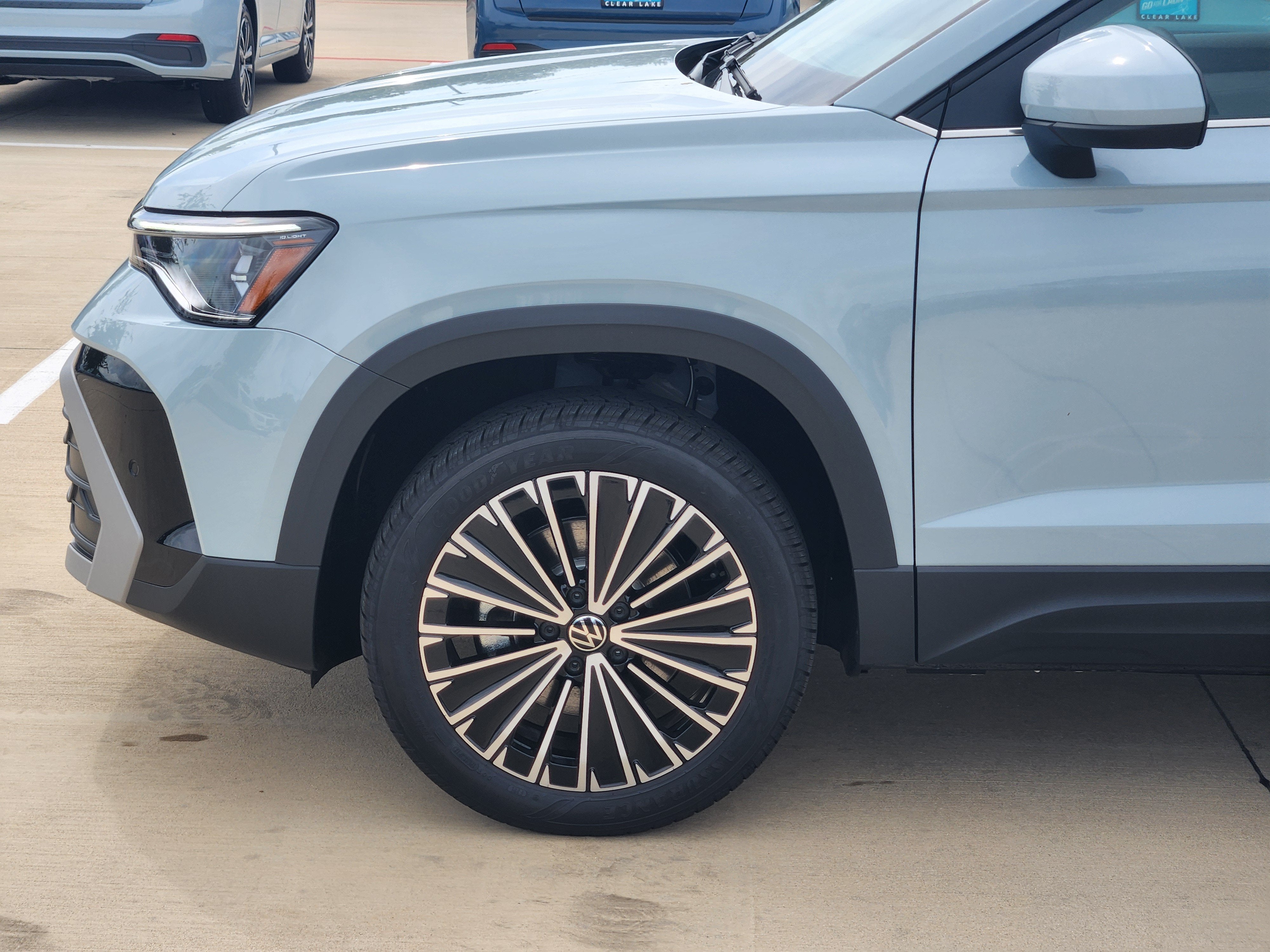 2027 Volkswagen Taos SE