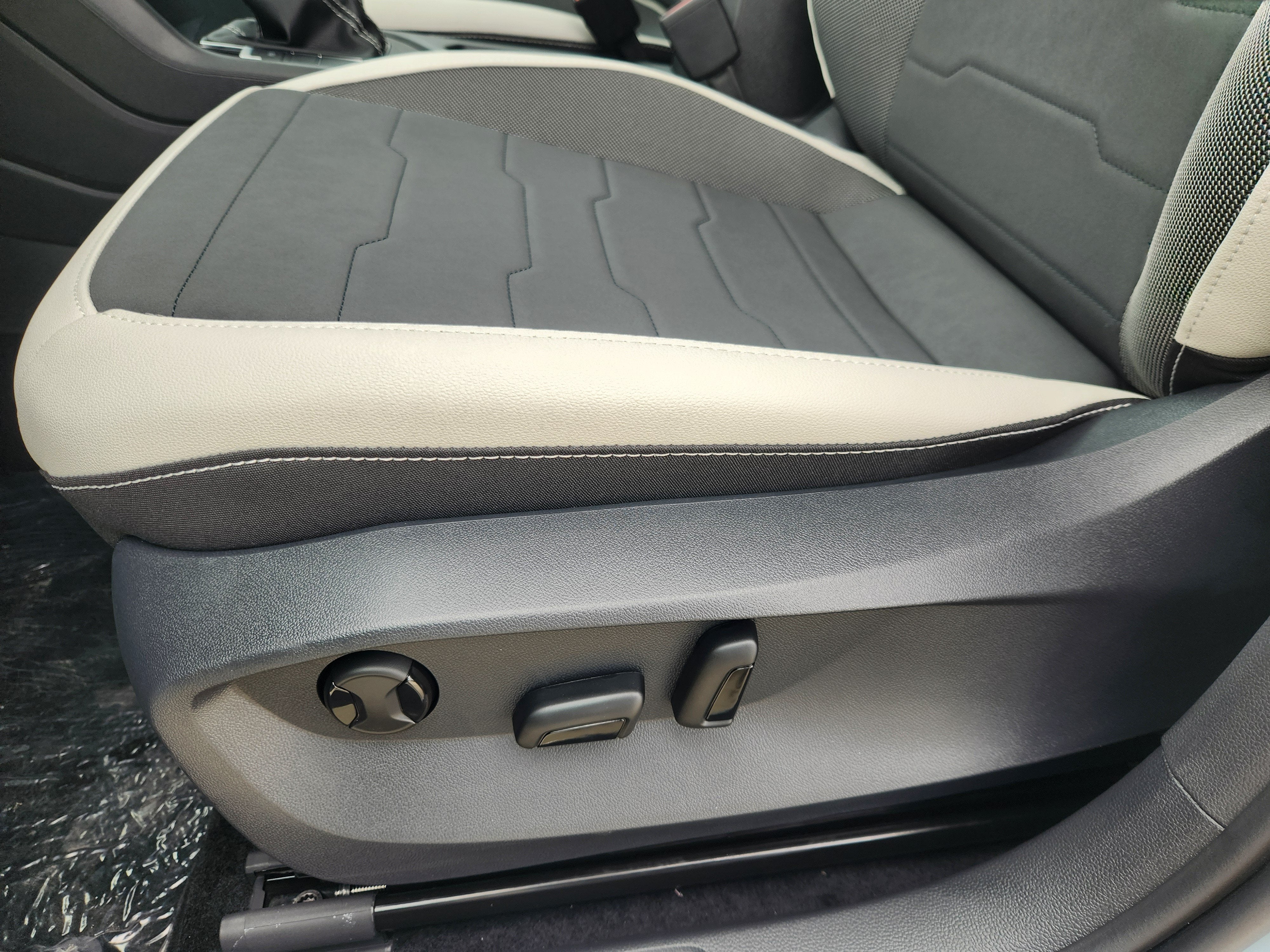 2027 Volkswagen Taos SE