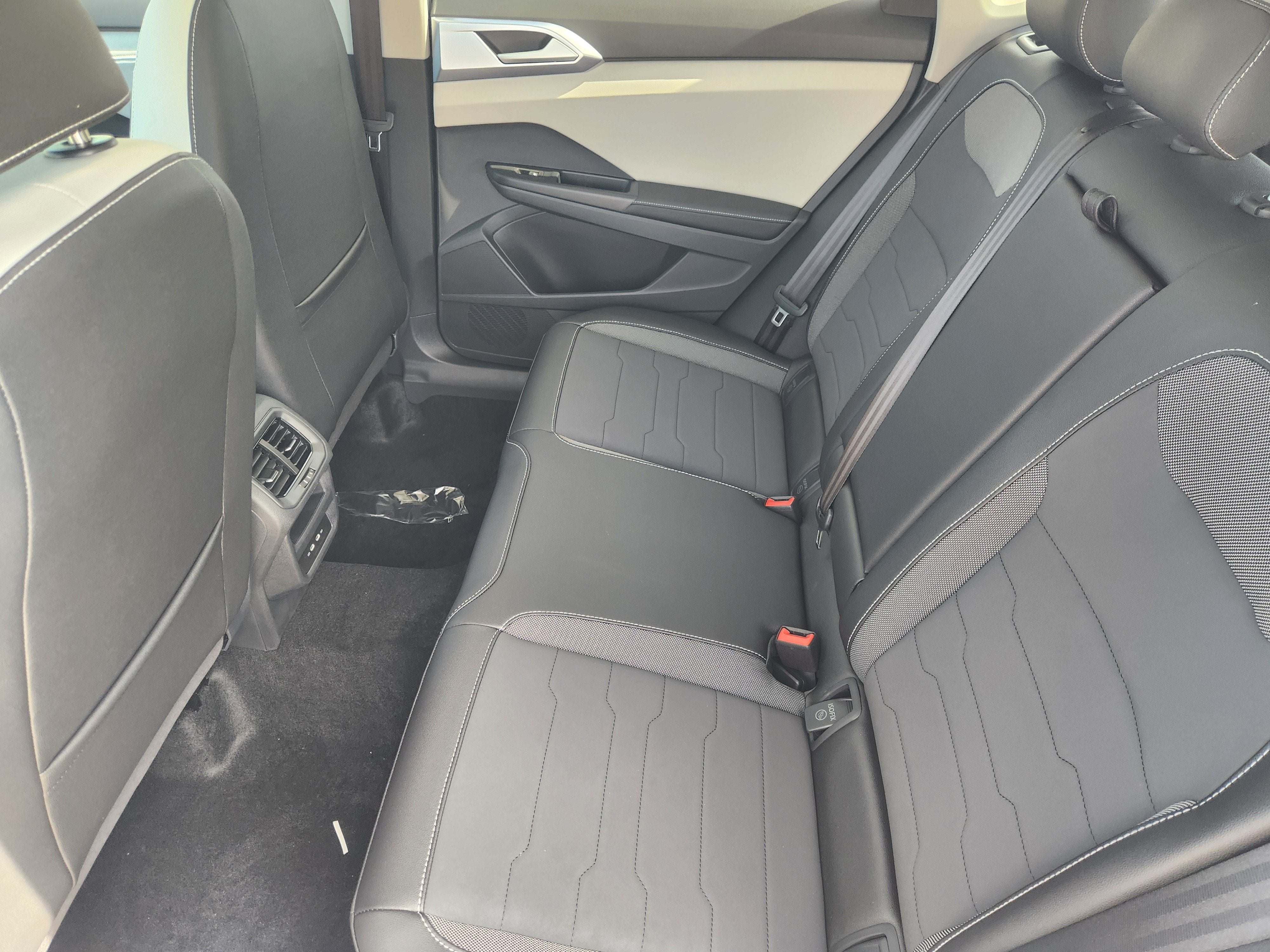 2027 Volkswagen Taos SE