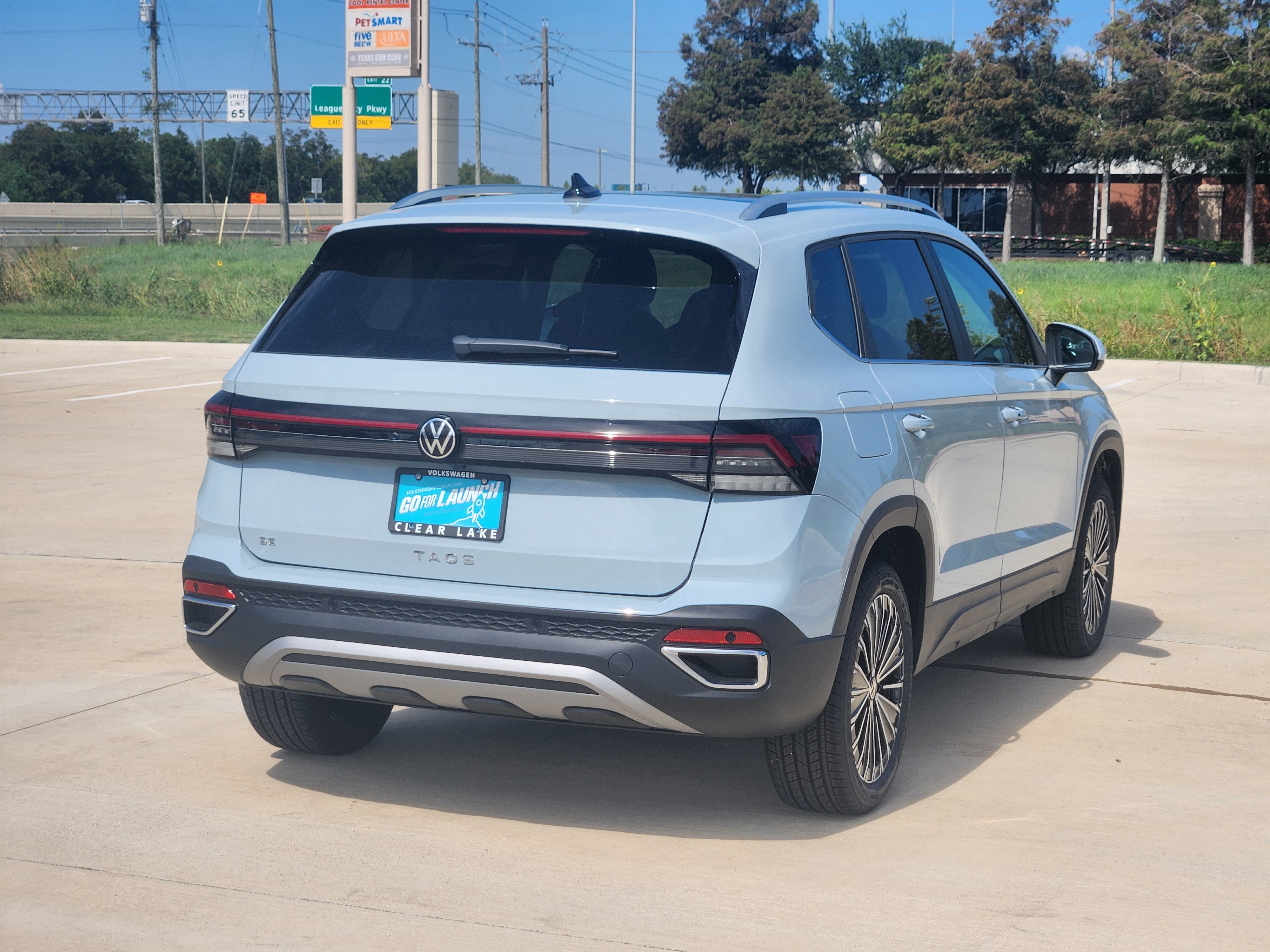 2027 Volkswagen Taos SE