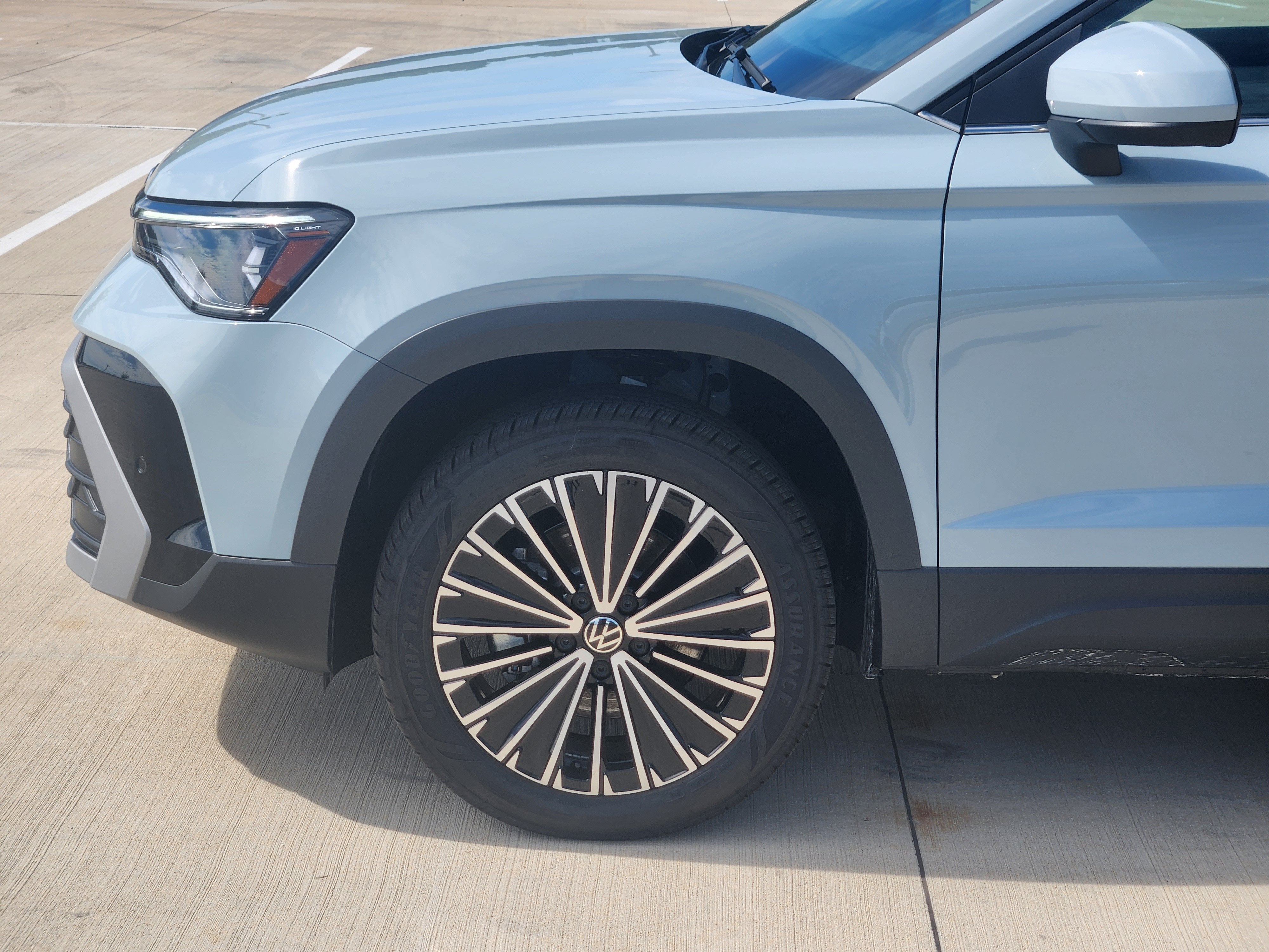 2027 Volkswagen Taos SE