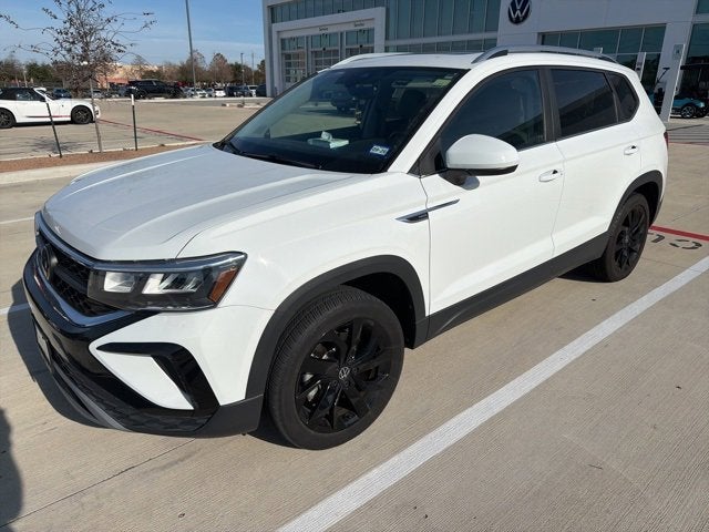 2023 Volkswagen Taos SE's photo