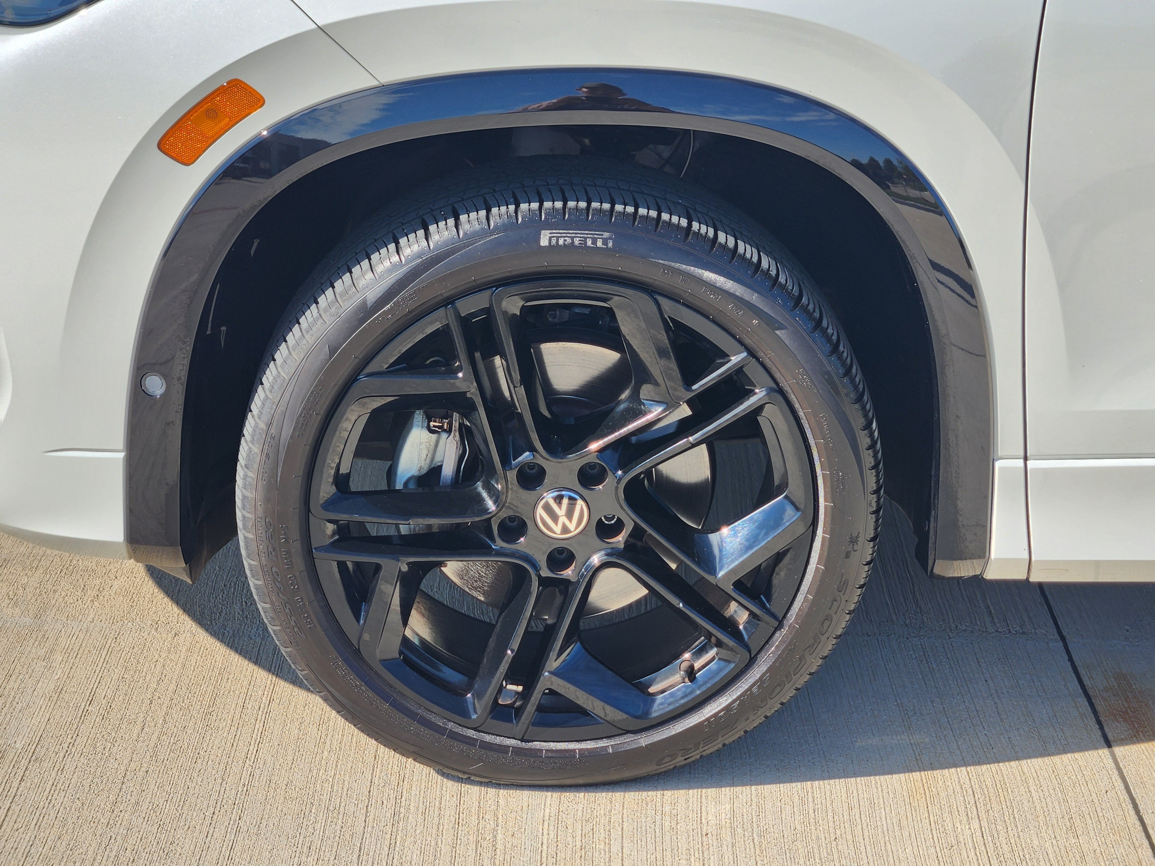 2025 Volkswagen Tiguan SE R-Line Black