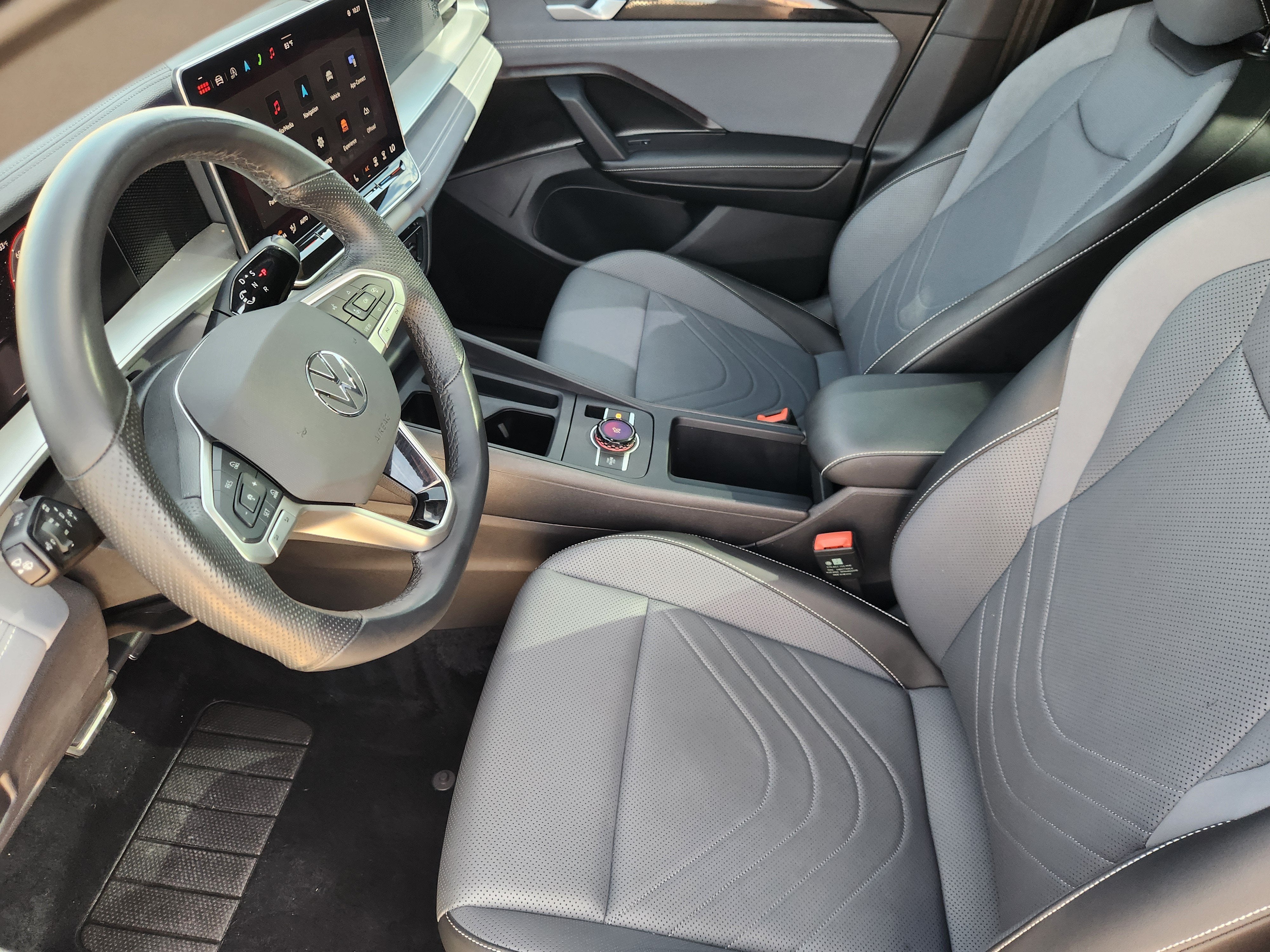 2025 Volkswagen Tiguan SE R-Line Black