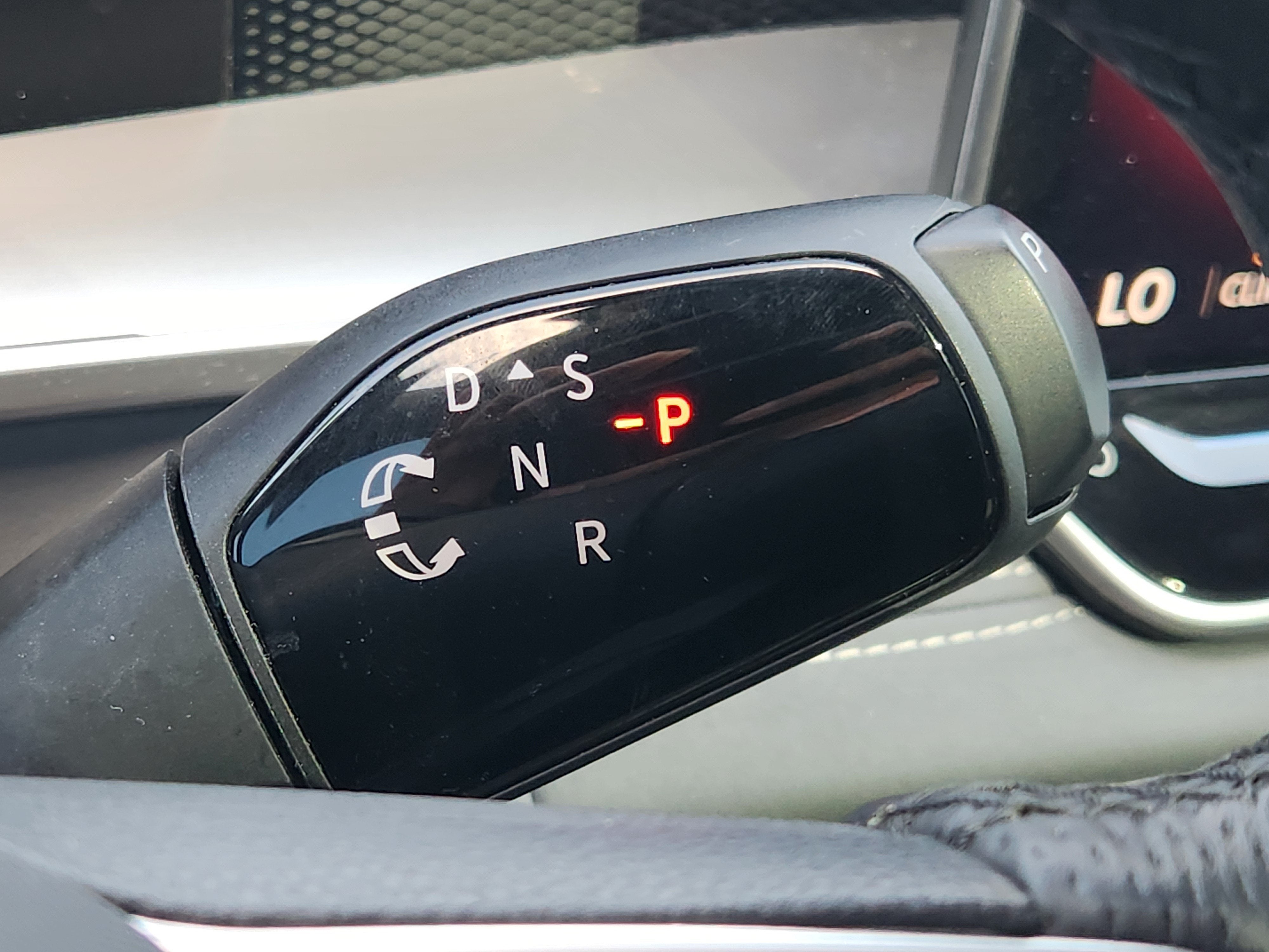 2025 Volkswagen Tiguan SE R-Line Black