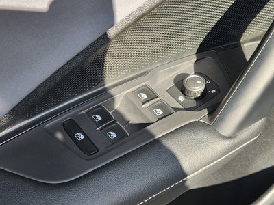 2025 Volkswagen Tiguan SE R-Line Black