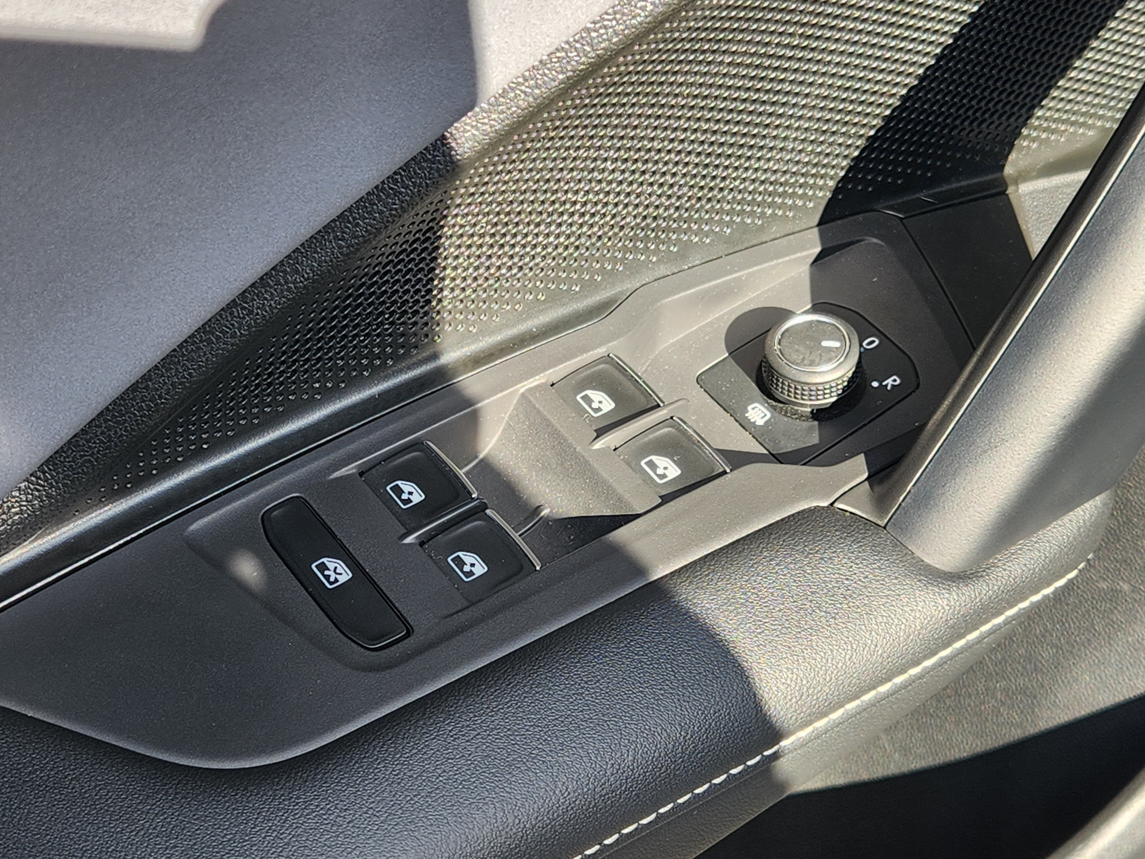 2025 Volkswagen Tiguan SE R-Line Black