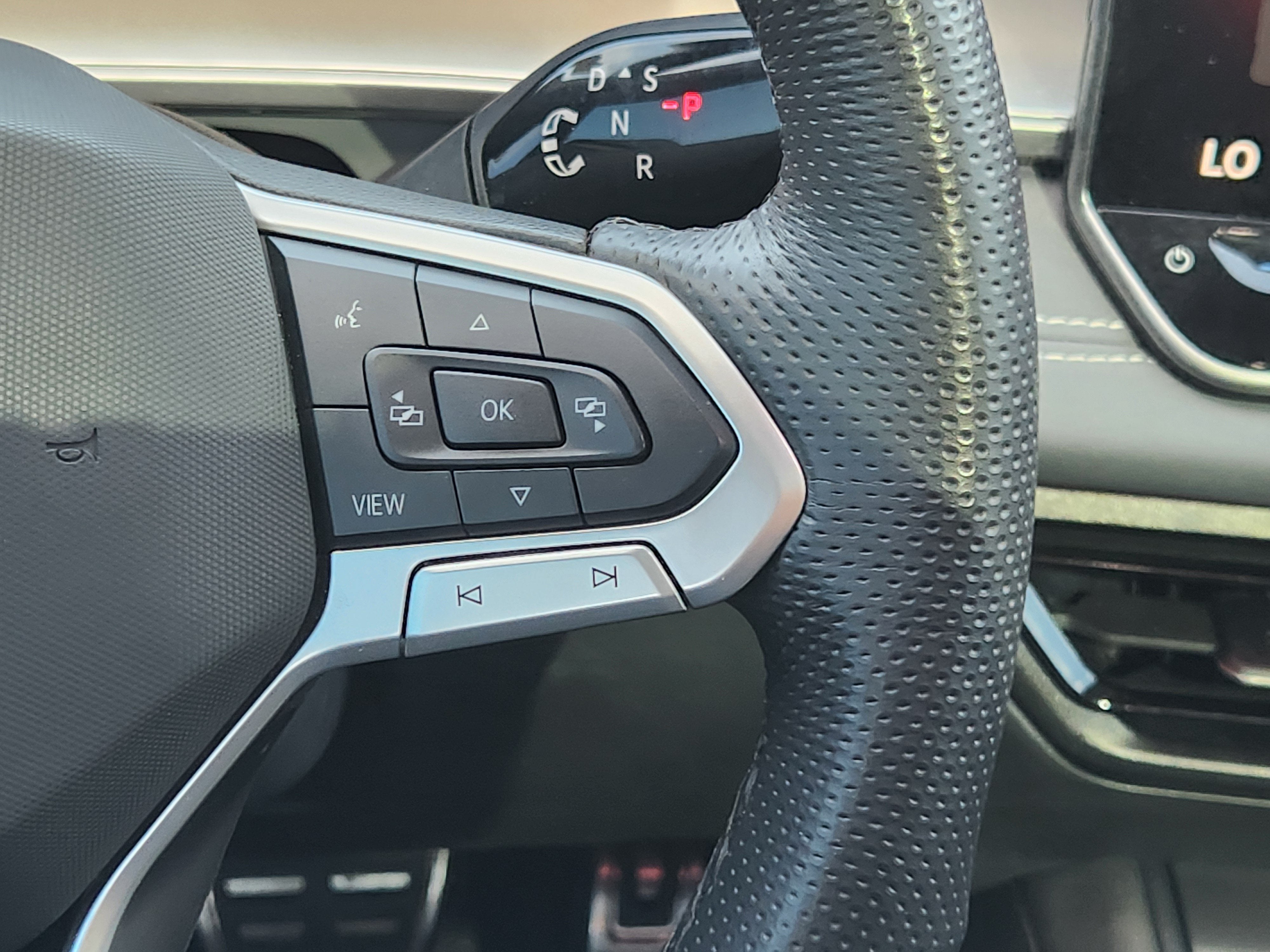 2025 Volkswagen Tiguan SE R-Line Black