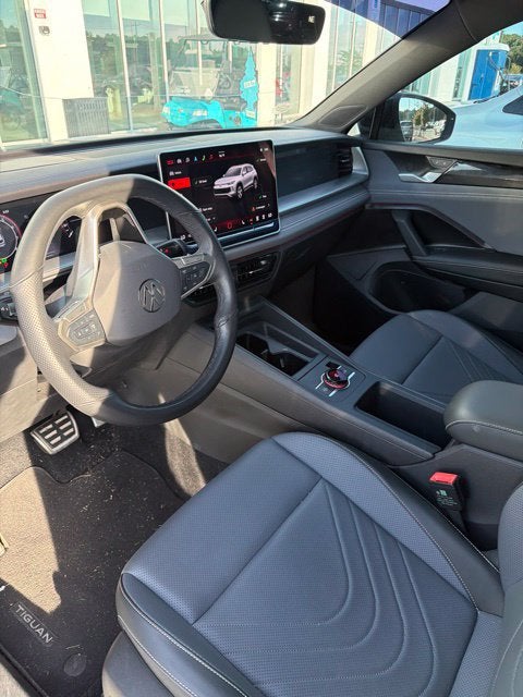 2025 Volkswagen Tiguan SE R-Line Black