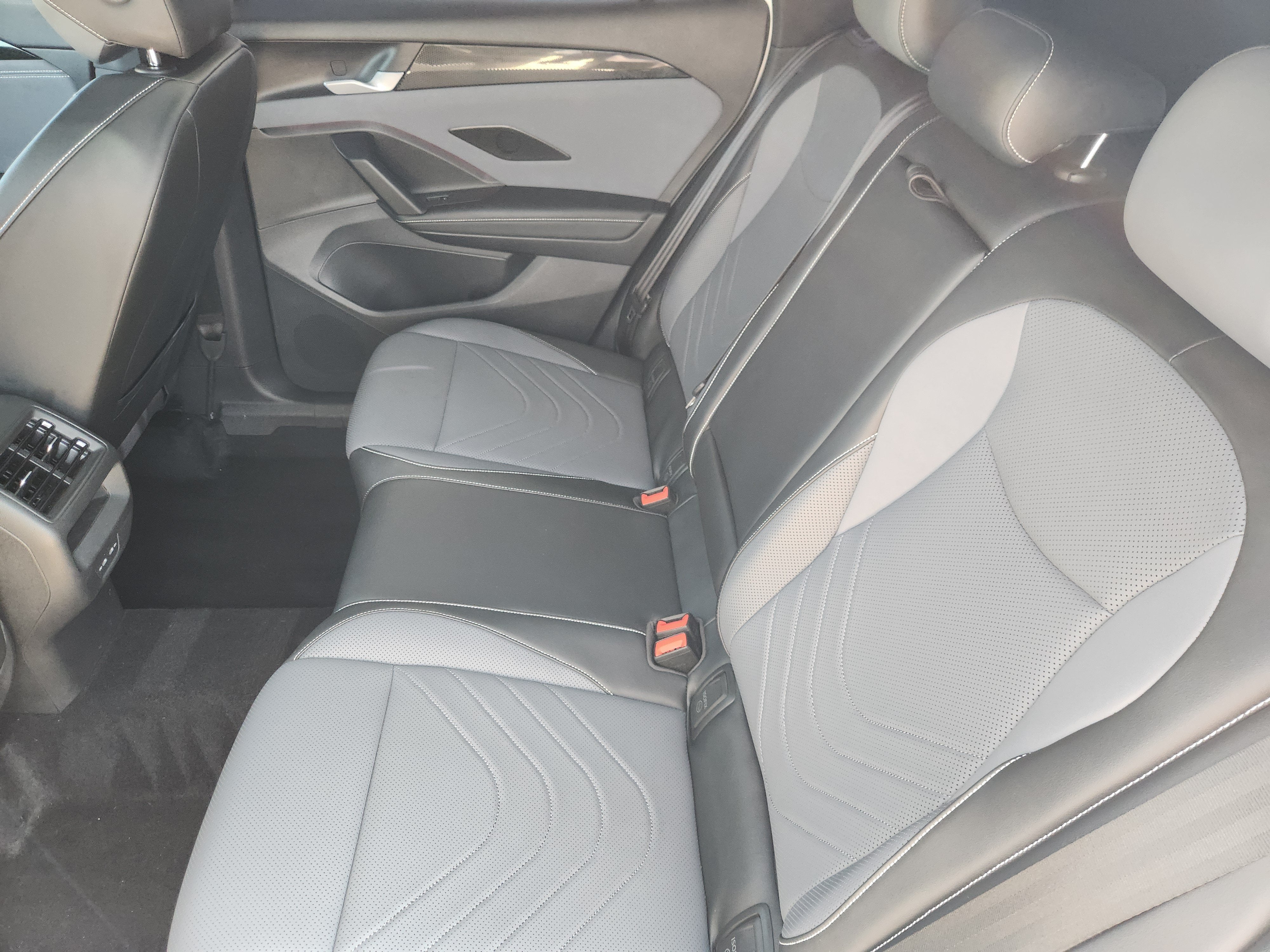 2025 Volkswagen Tiguan SE R-Line Black