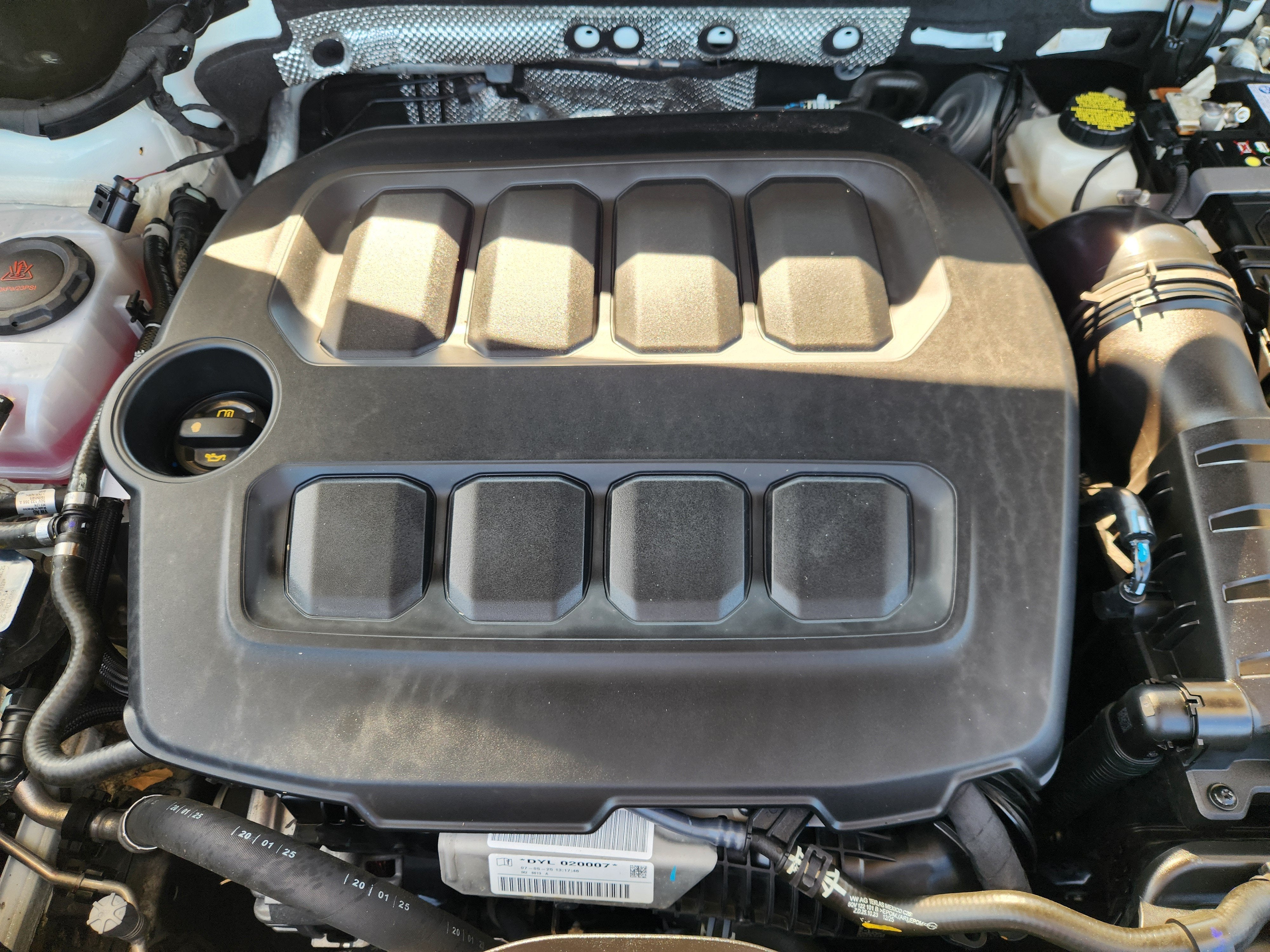 2025 Volkswagen Tiguan SE R-Line Black