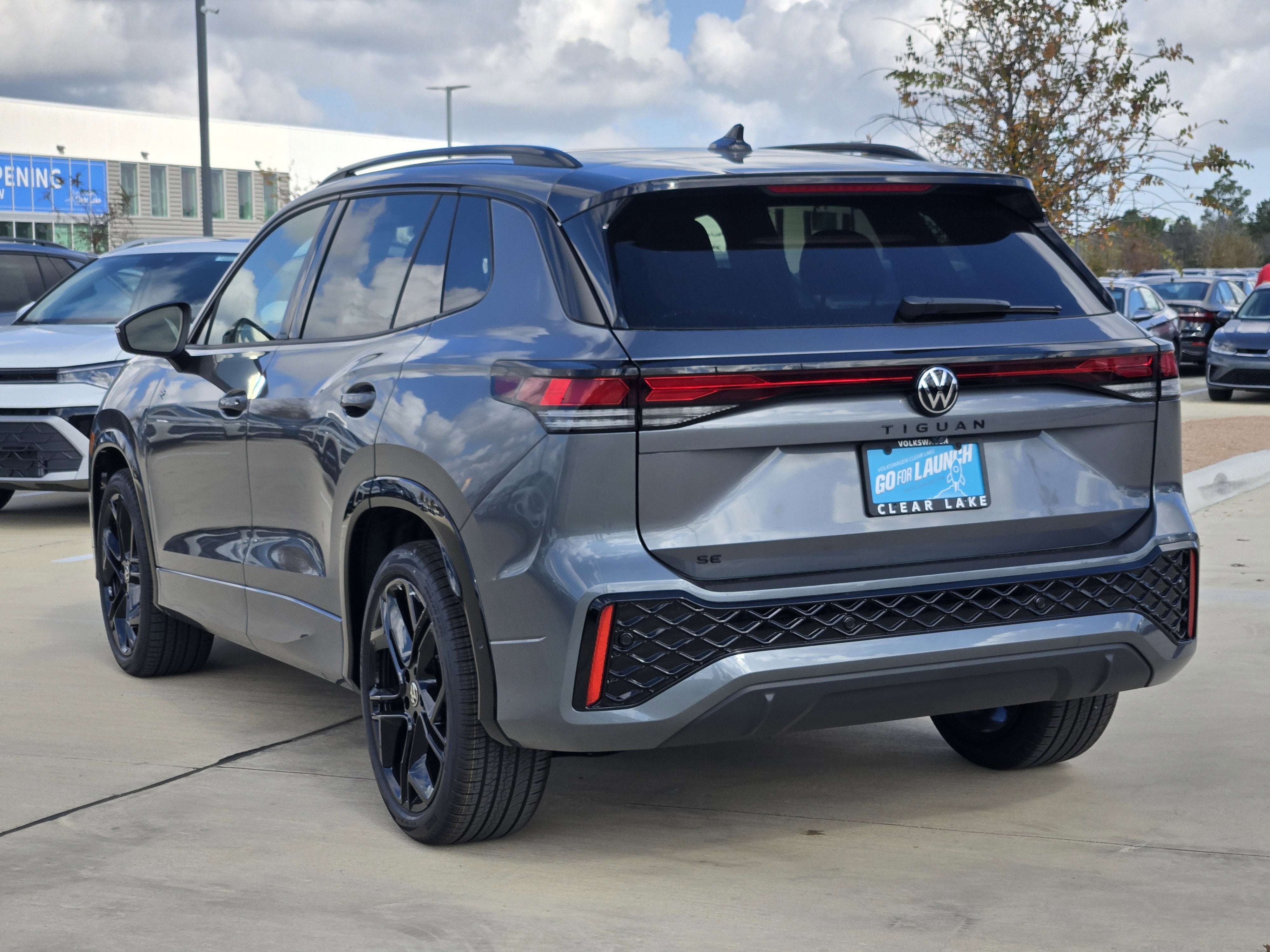 2026 Volkswagen Tiguan SE R-Line Black