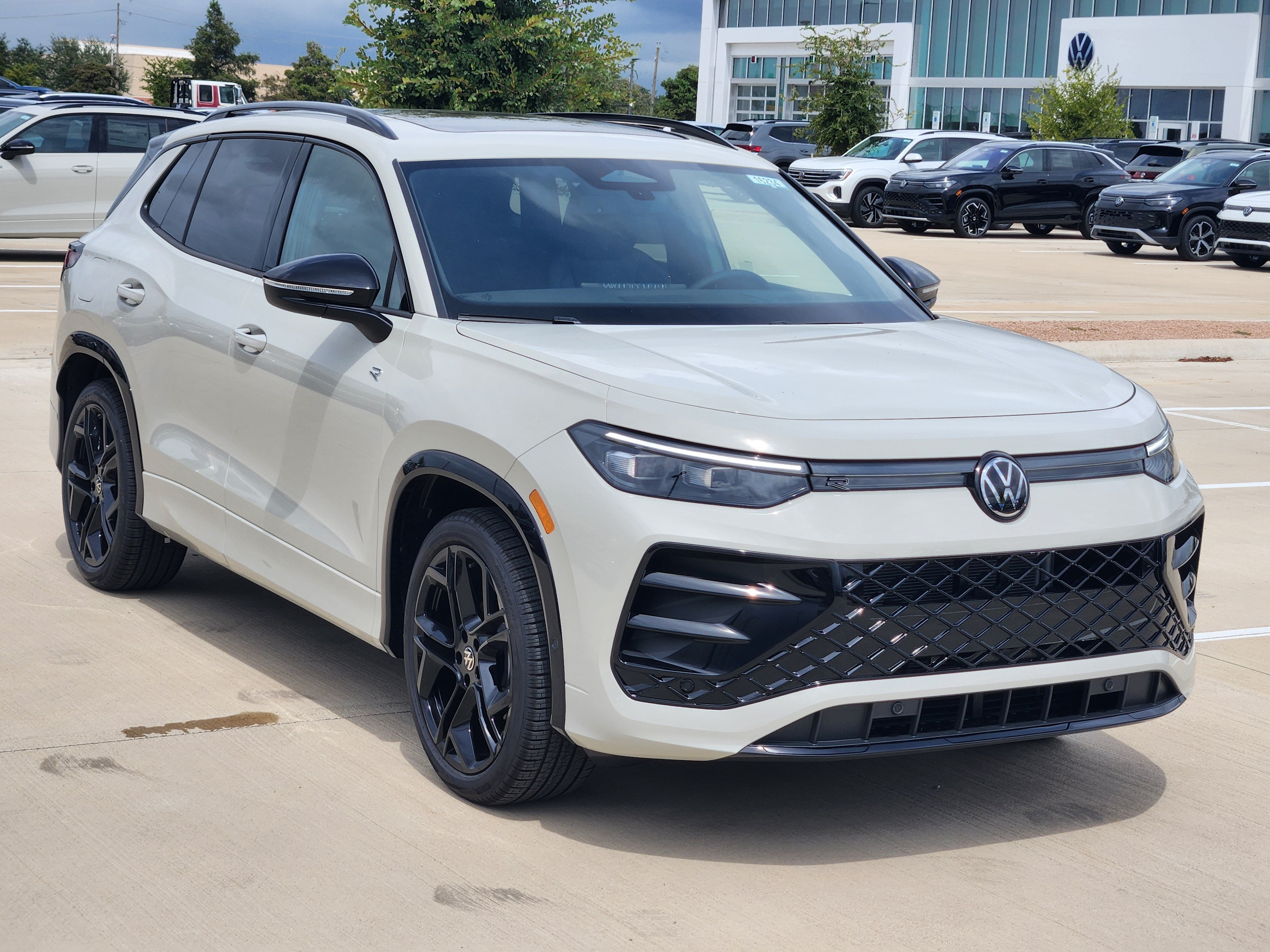 2026 Volkswagen Tiguan SE R-Line Black