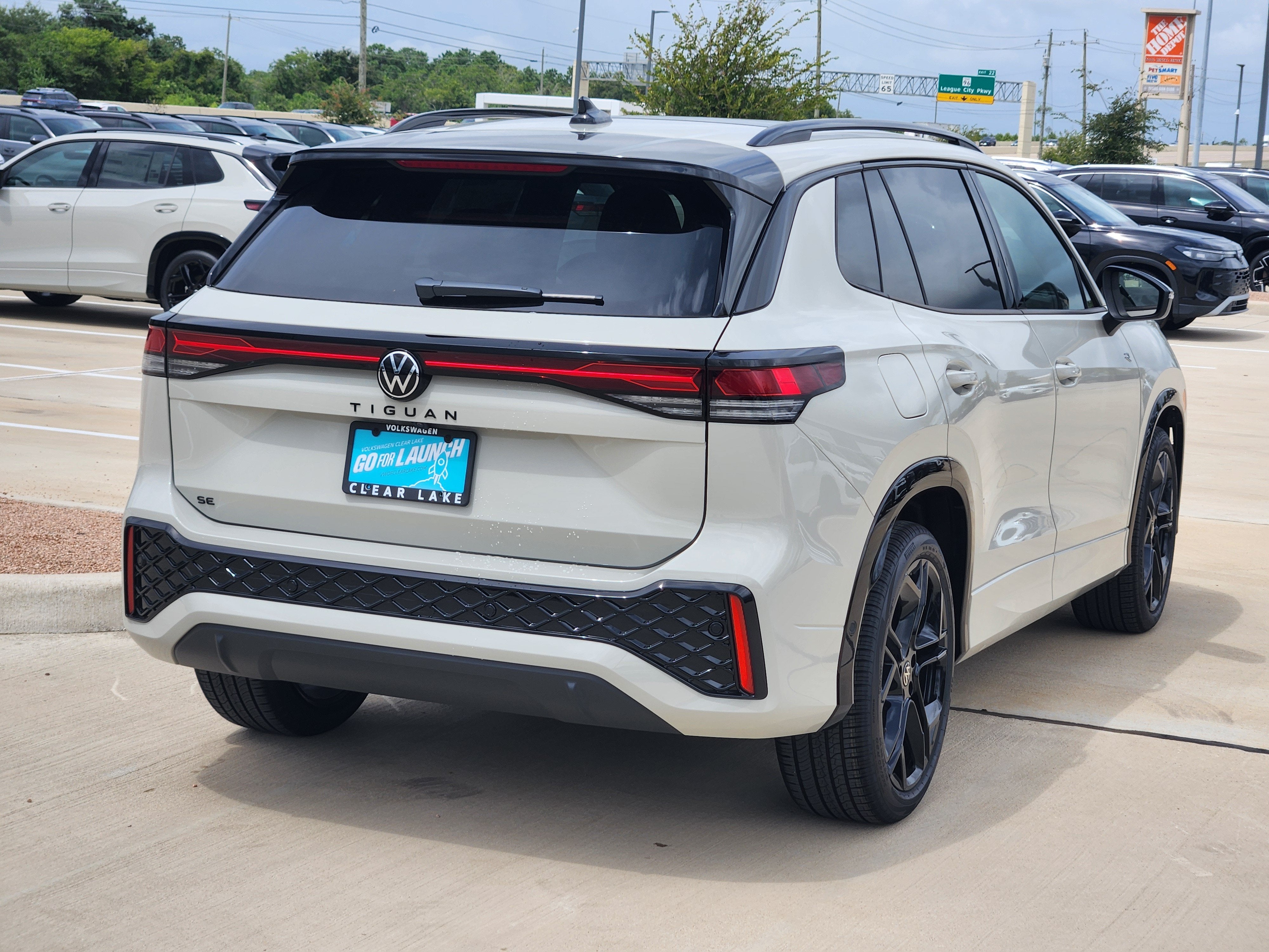 2026 Volkswagen Tiguan SE R-Line Black