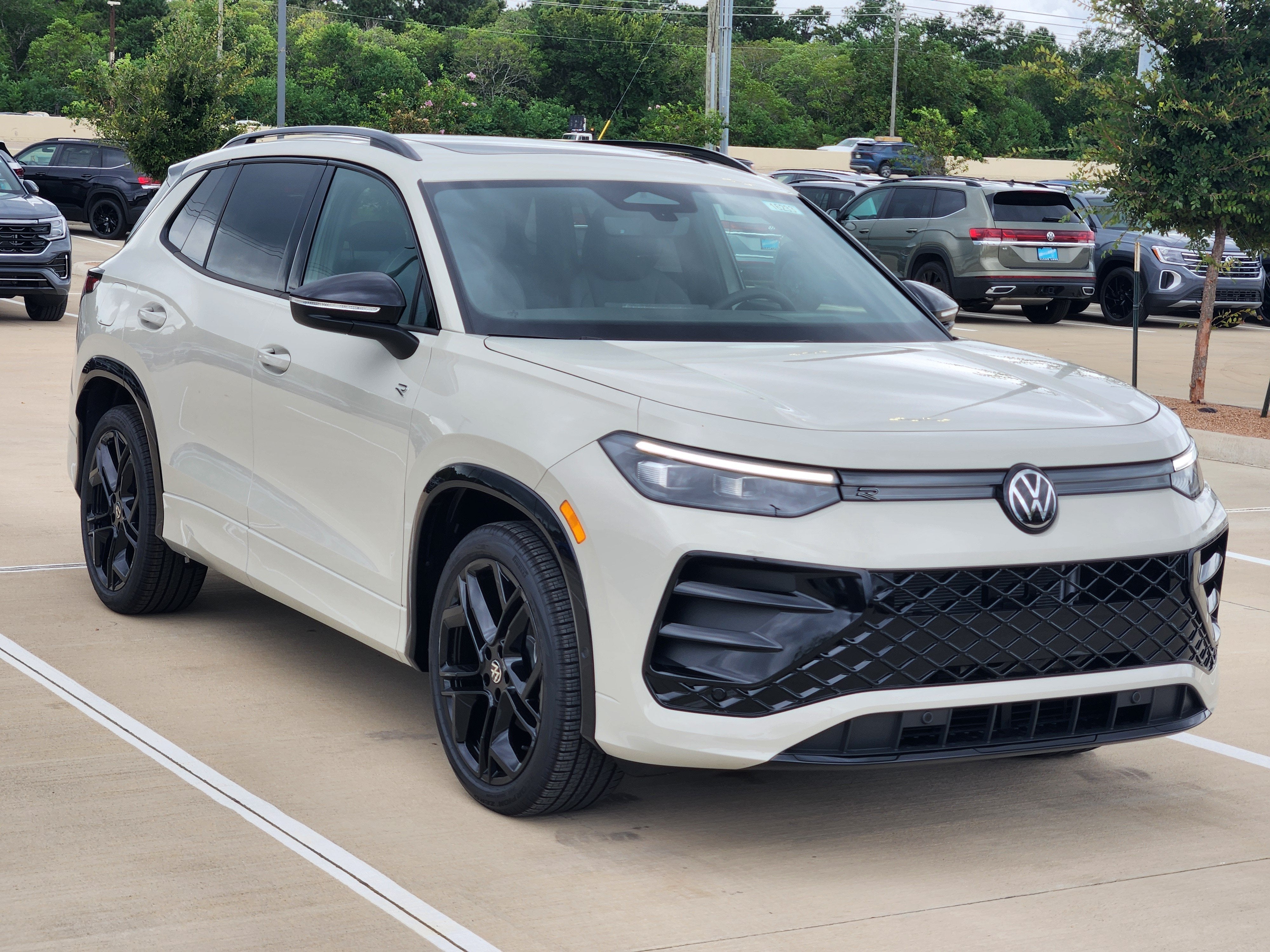 2026 Volkswagen Tiguan SE R-Line Black