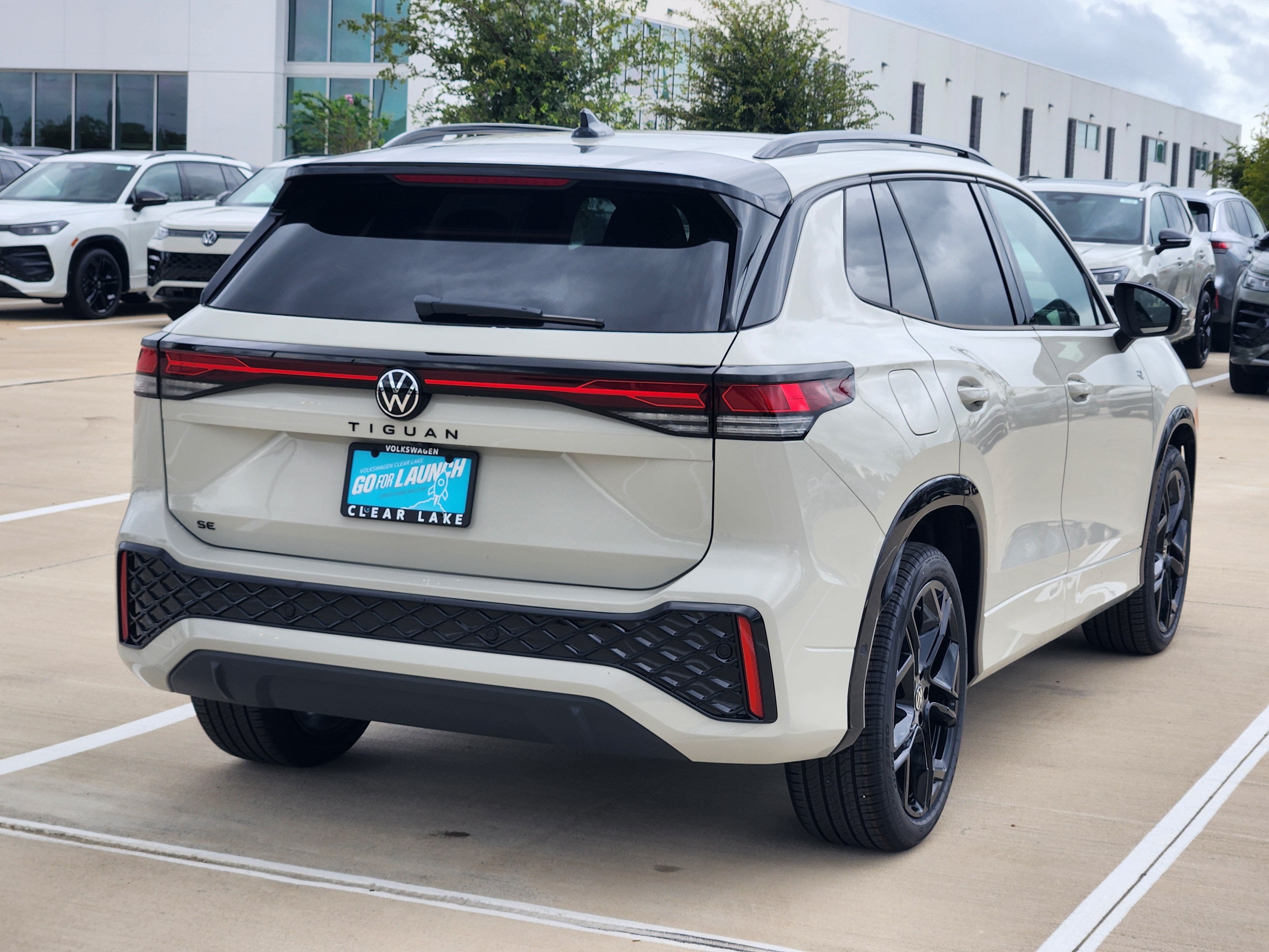 2026 Volkswagen Tiguan SE R-Line Black