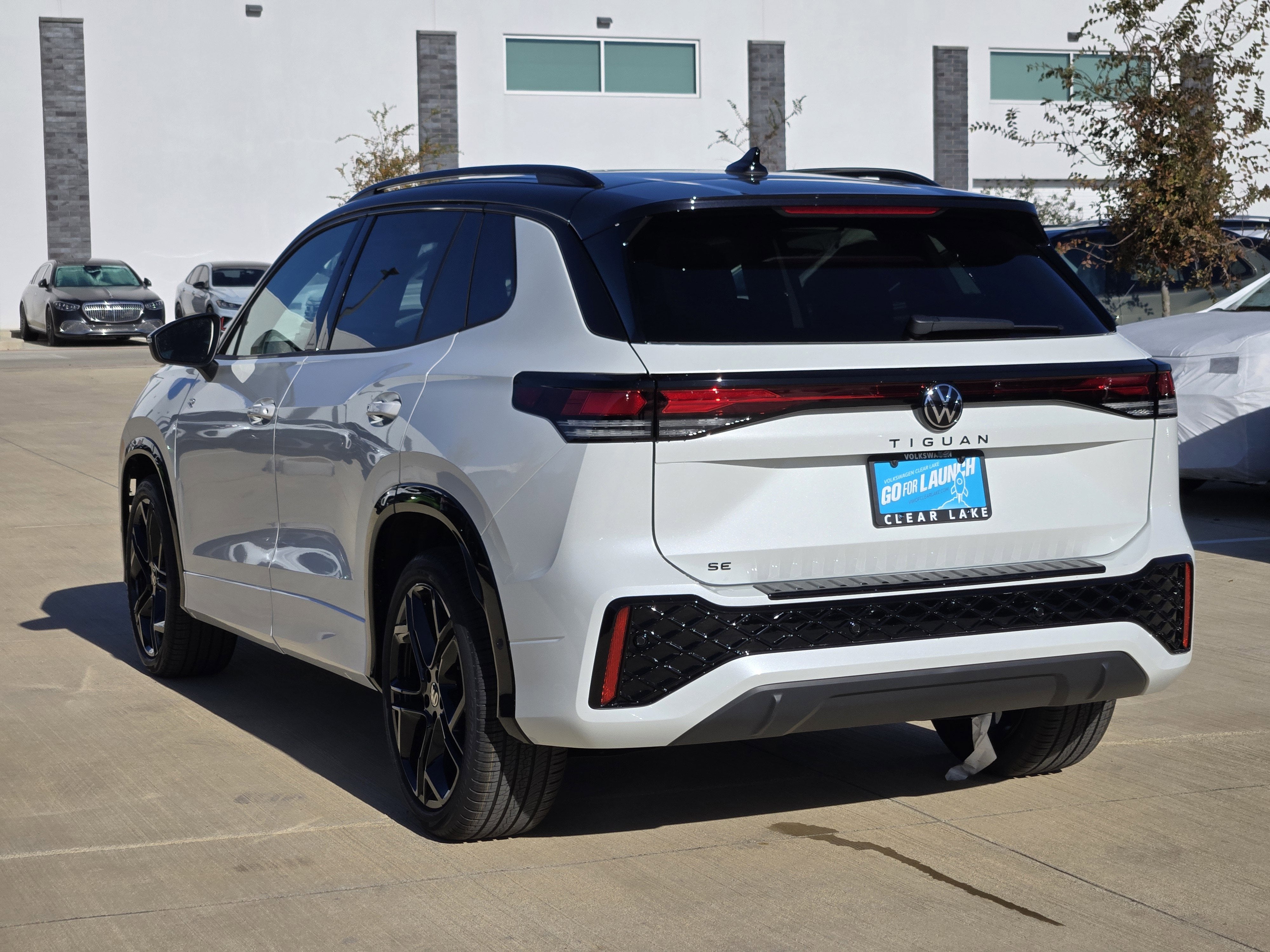 2026 Volkswagen Tiguan SE R-Line Black