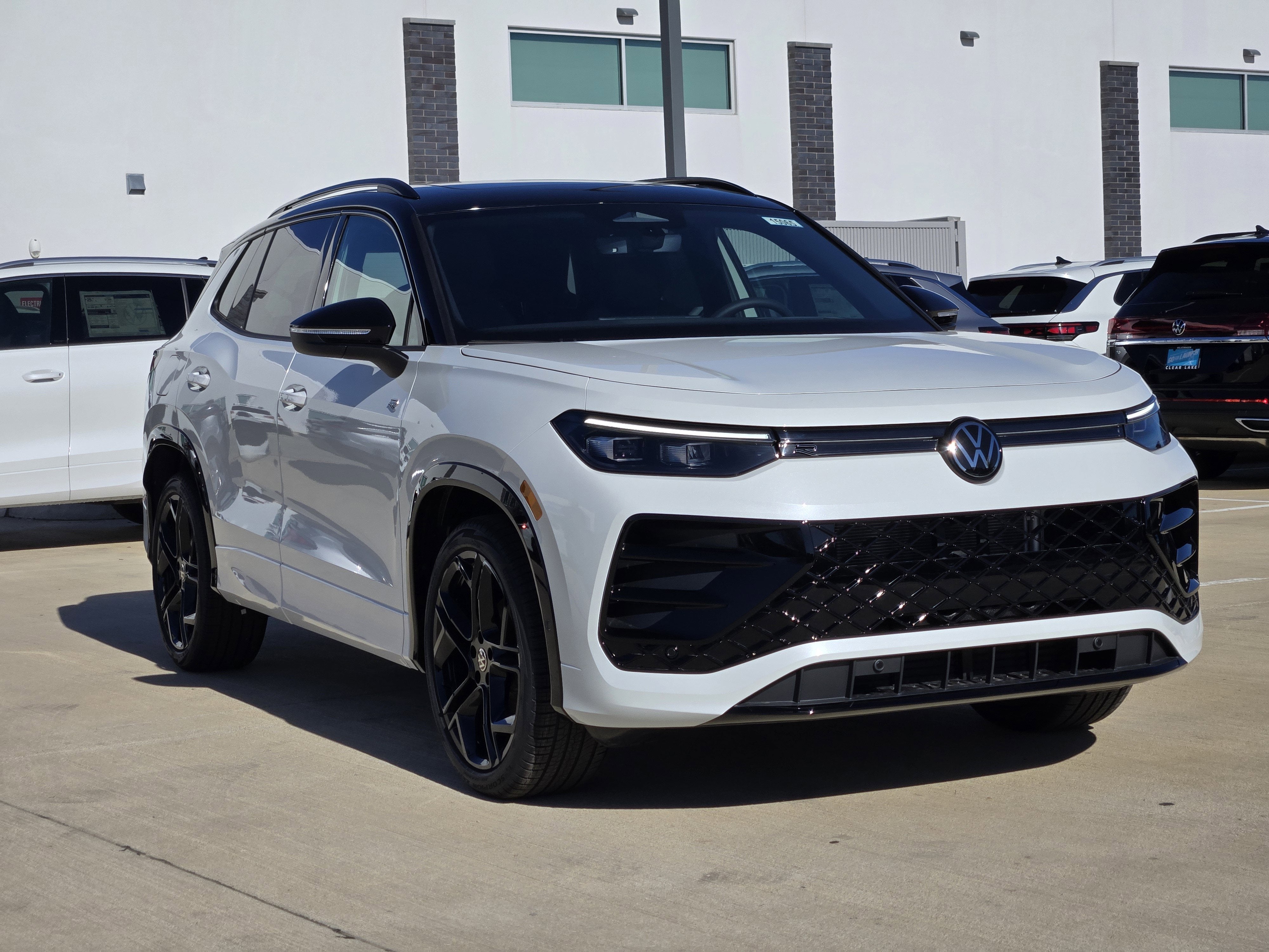 2026 Volkswagen Tiguan SE R-Line Black