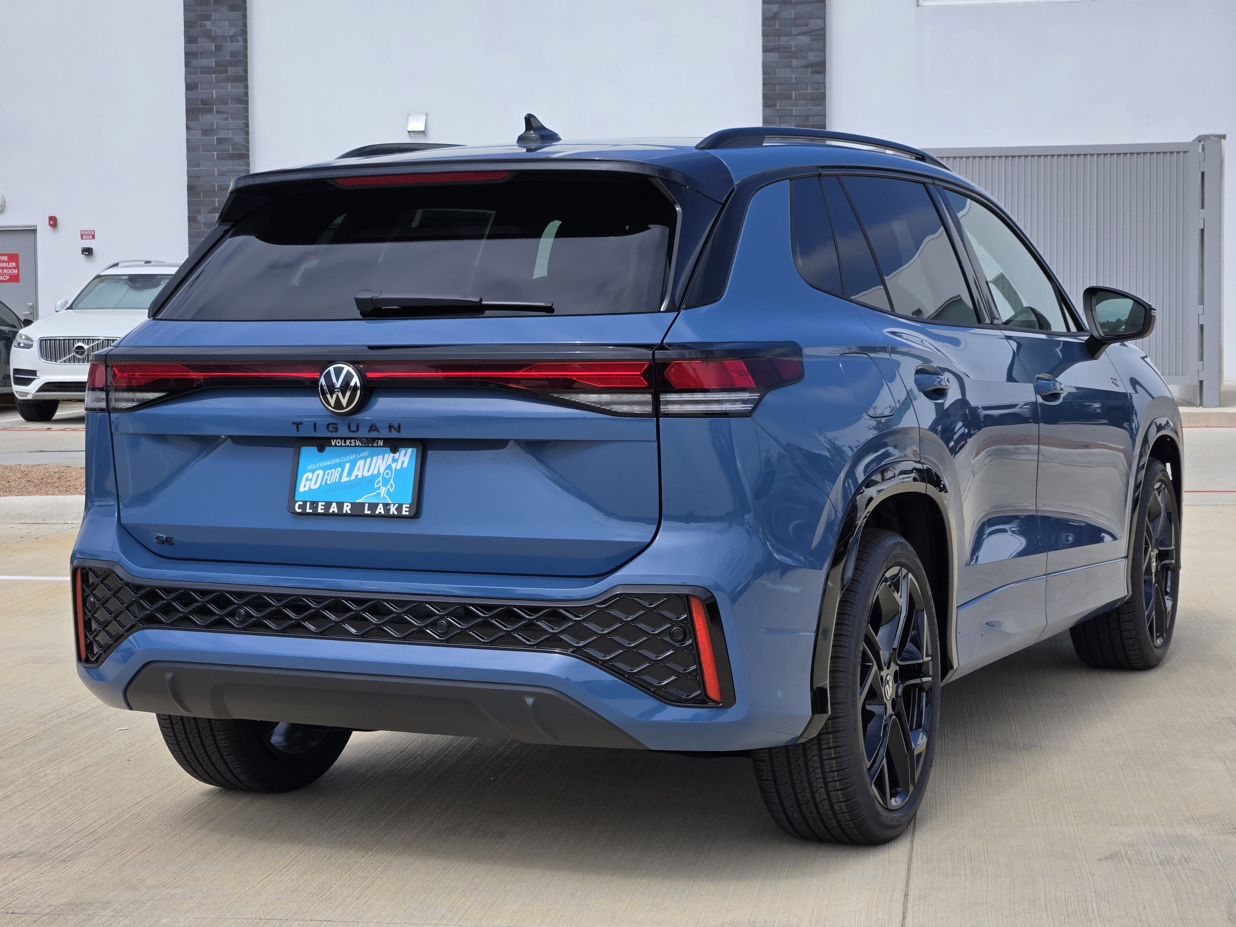 2026 Volkswagen Tiguan SE R-Line Black