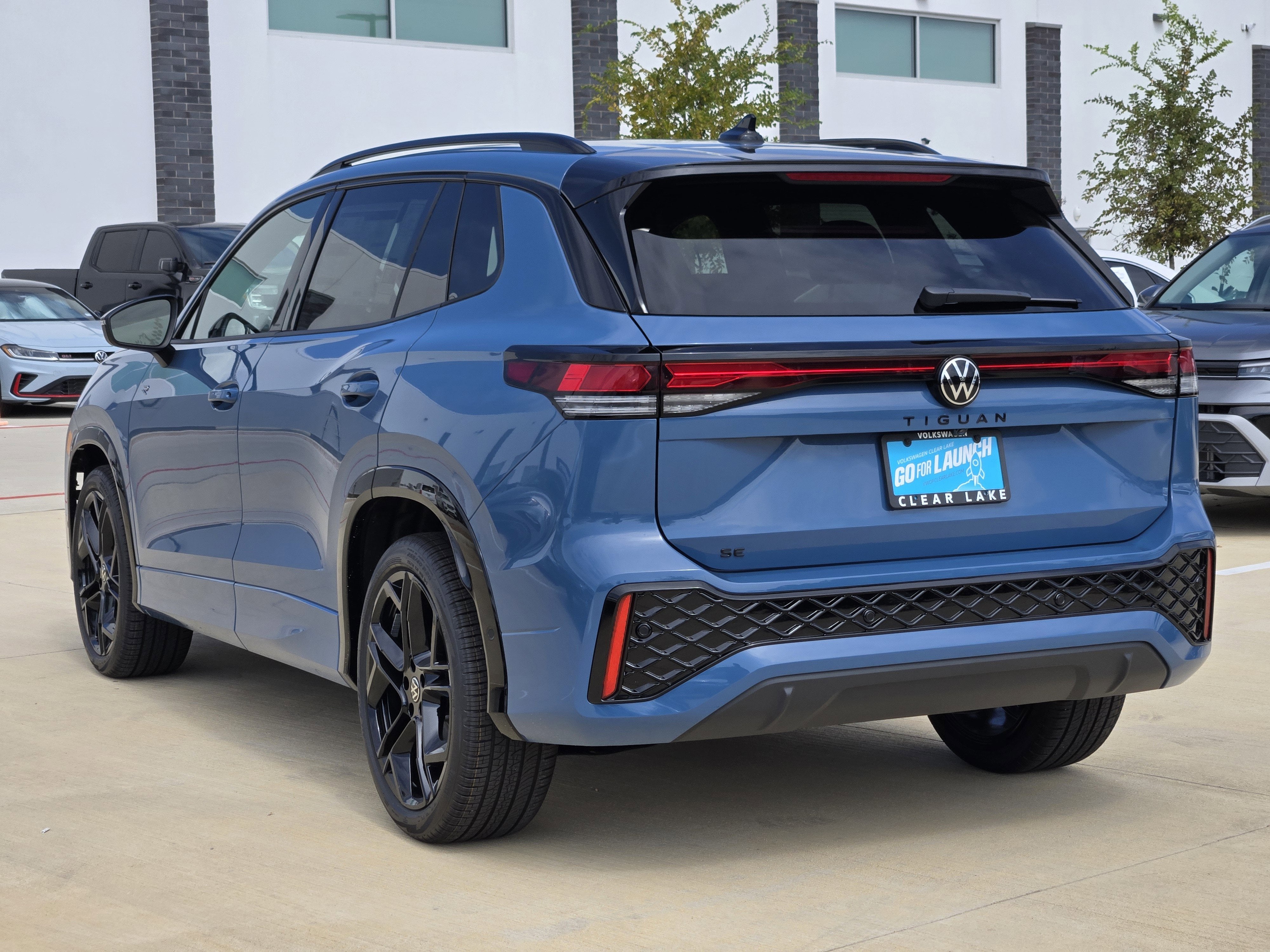 2026 Volkswagen Tiguan SE R-Line Black