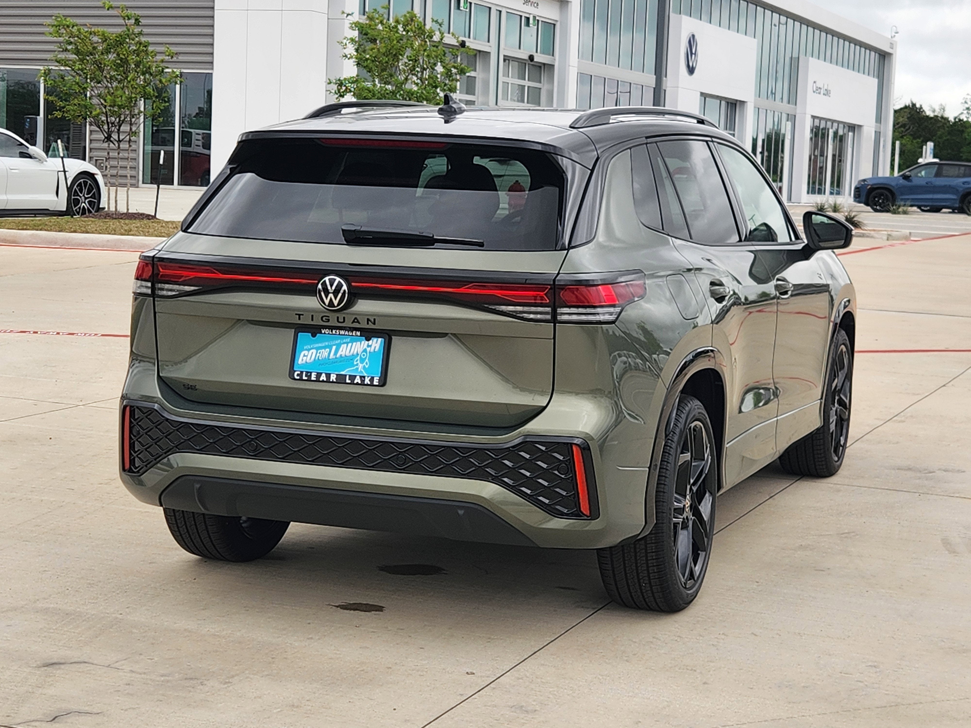 2026 Volkswagen Tiguan SE R-Line Black