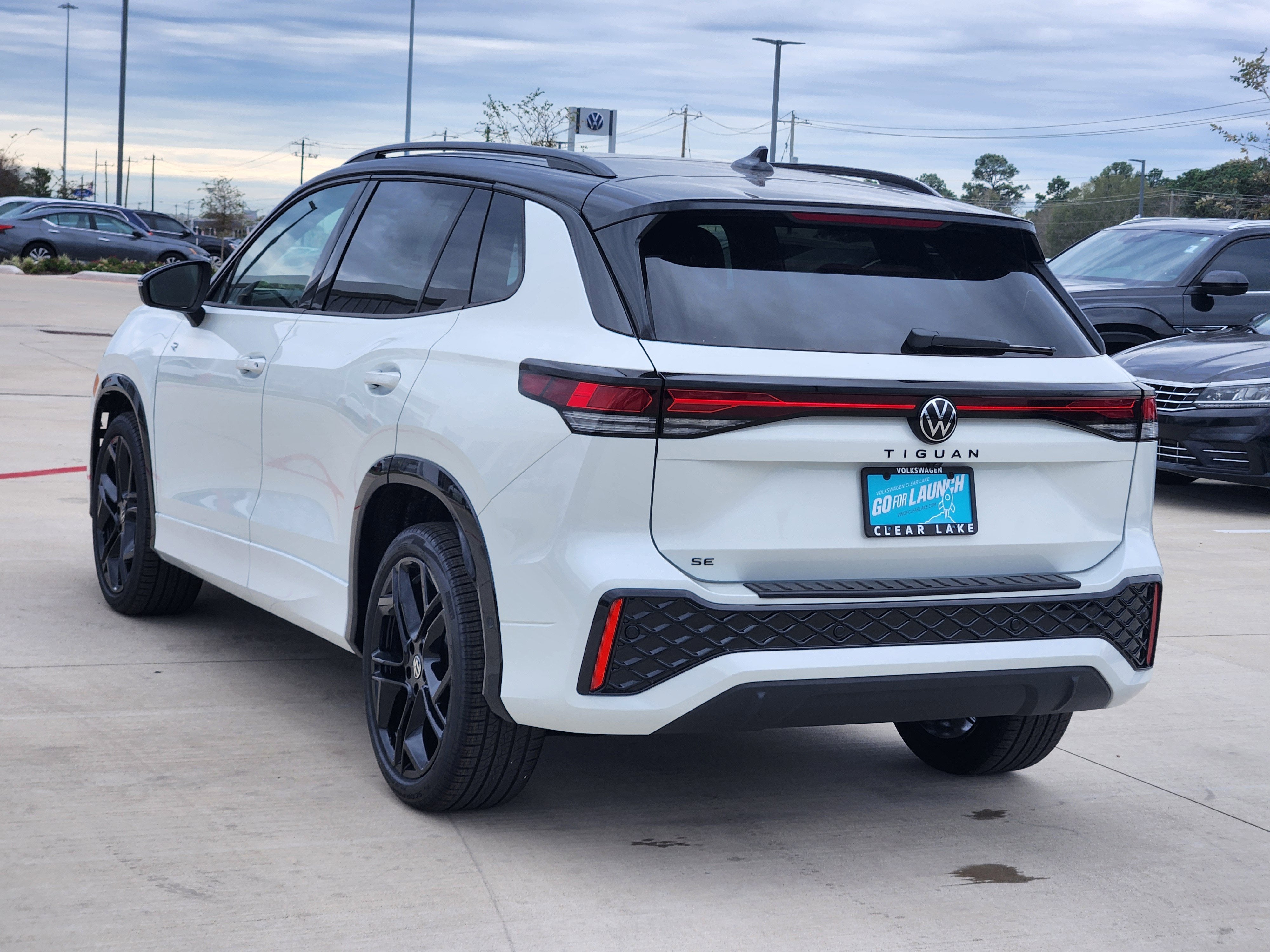 2026 Volkswagen Tiguan SE R-Line Black