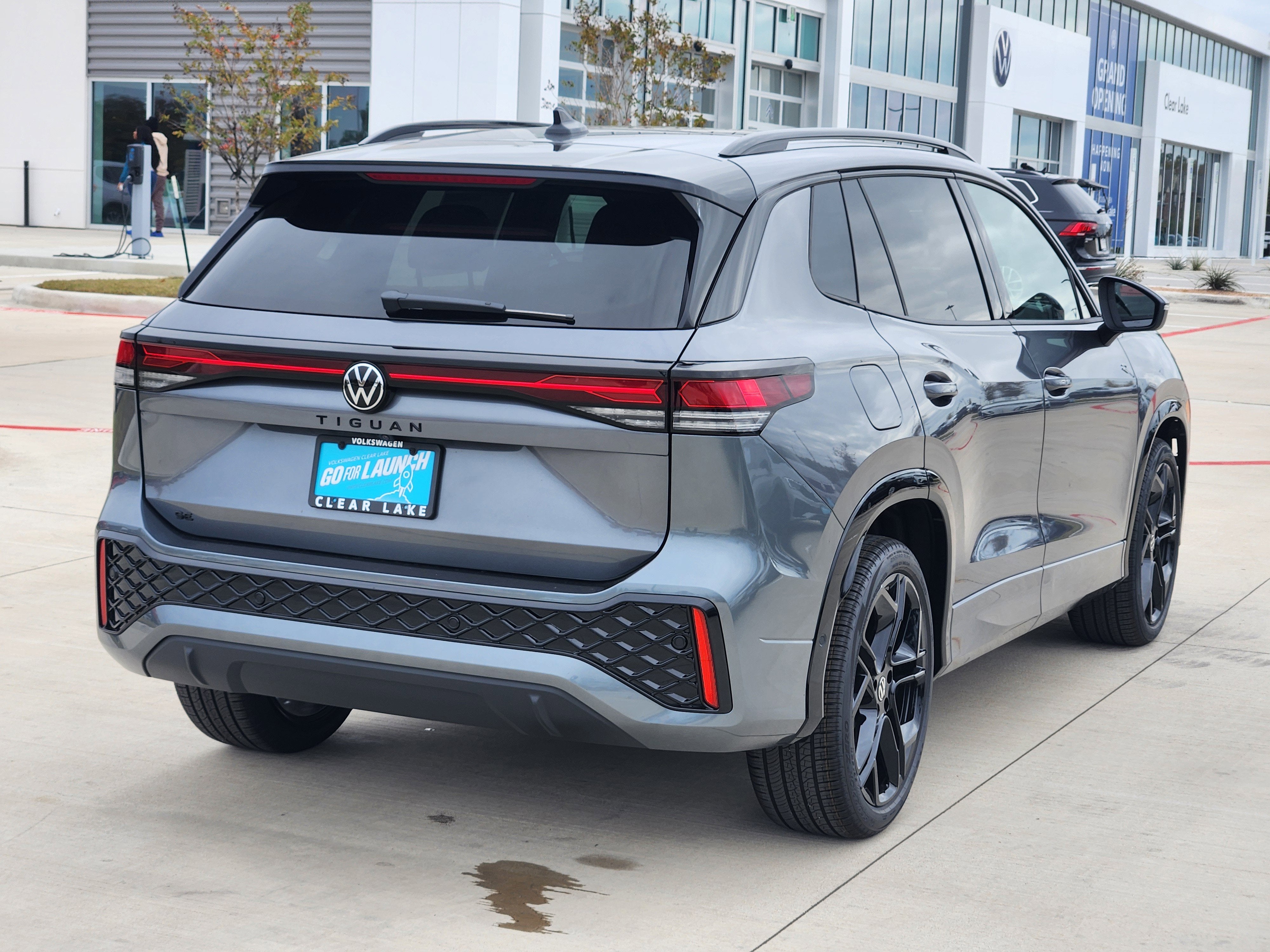 2026 Volkswagen Tiguan SE R-Line Black