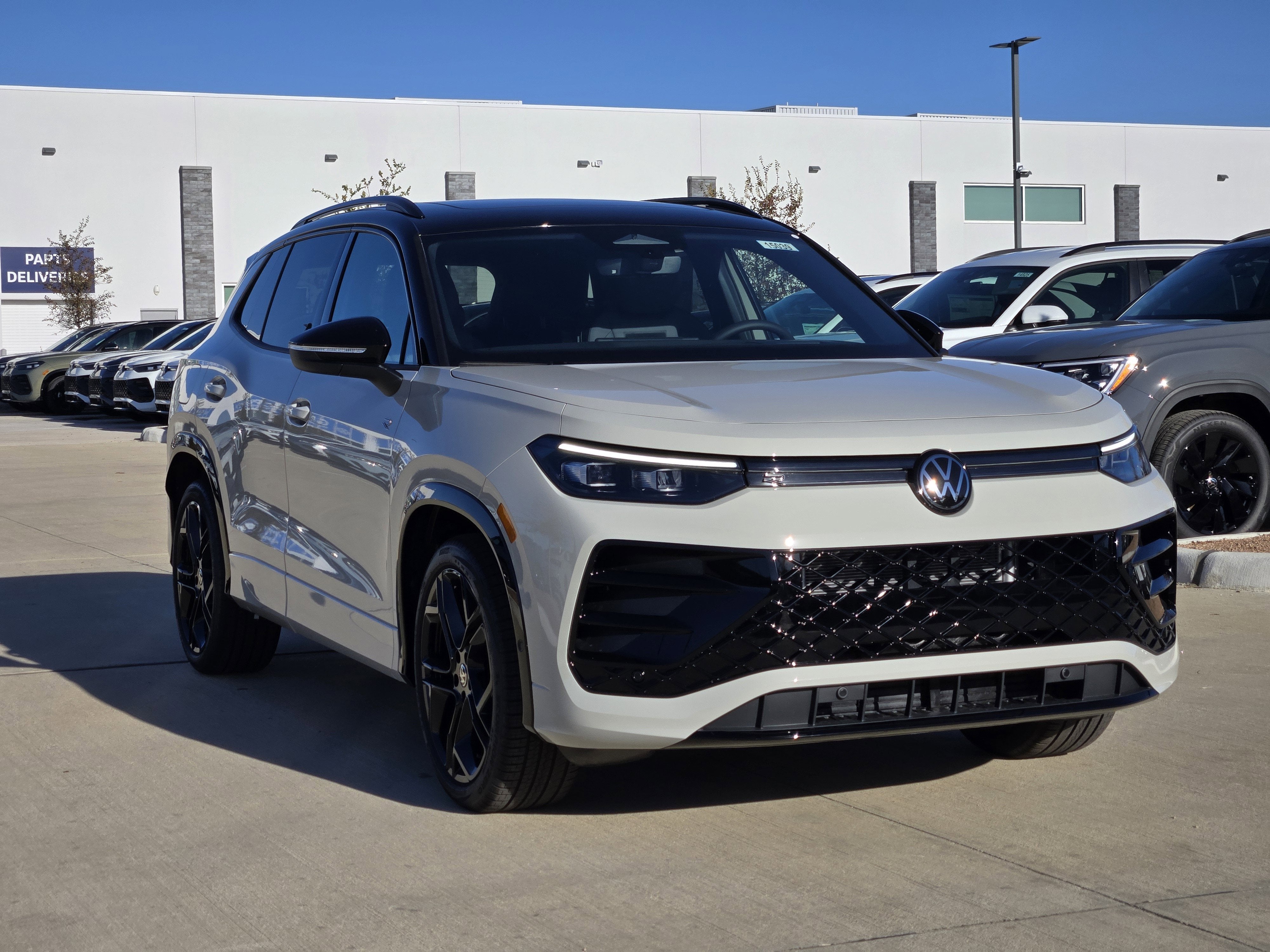 2026 Volkswagen Tiguan SE R-Line Black