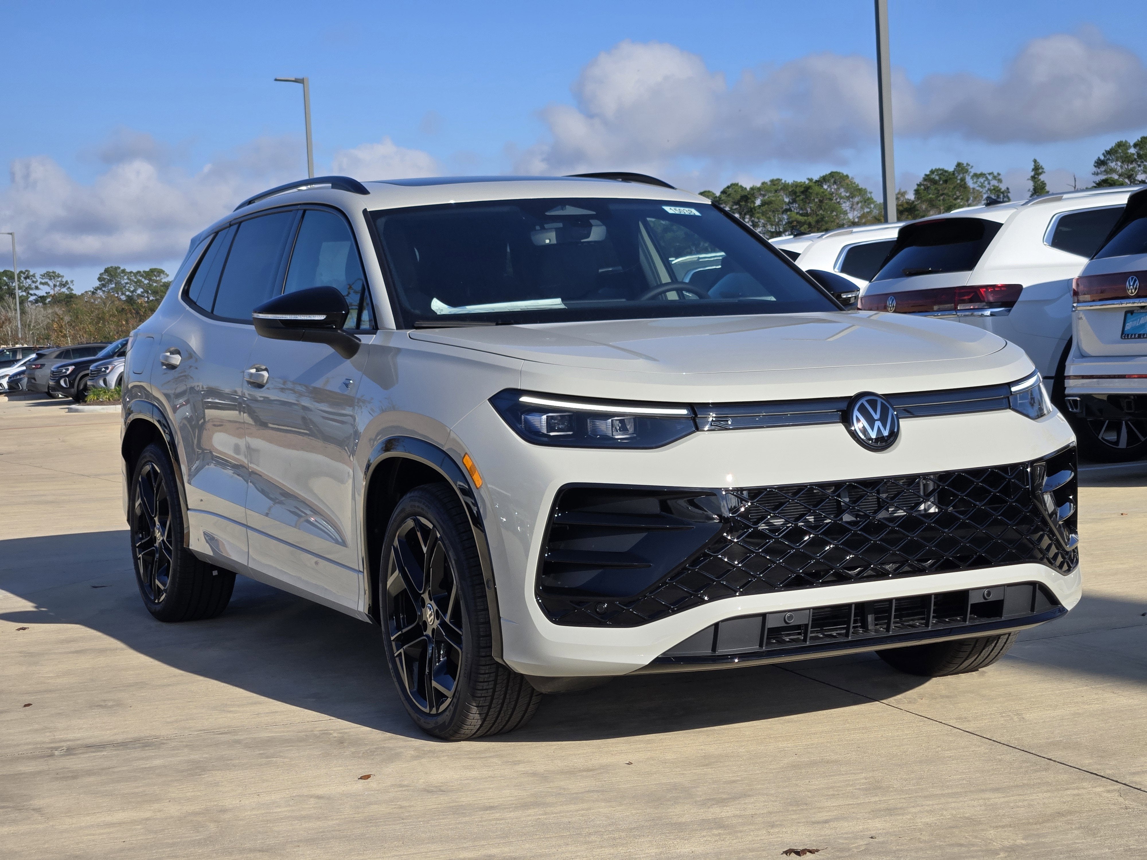 2026 Volkswagen Tiguan SE R-Line Black