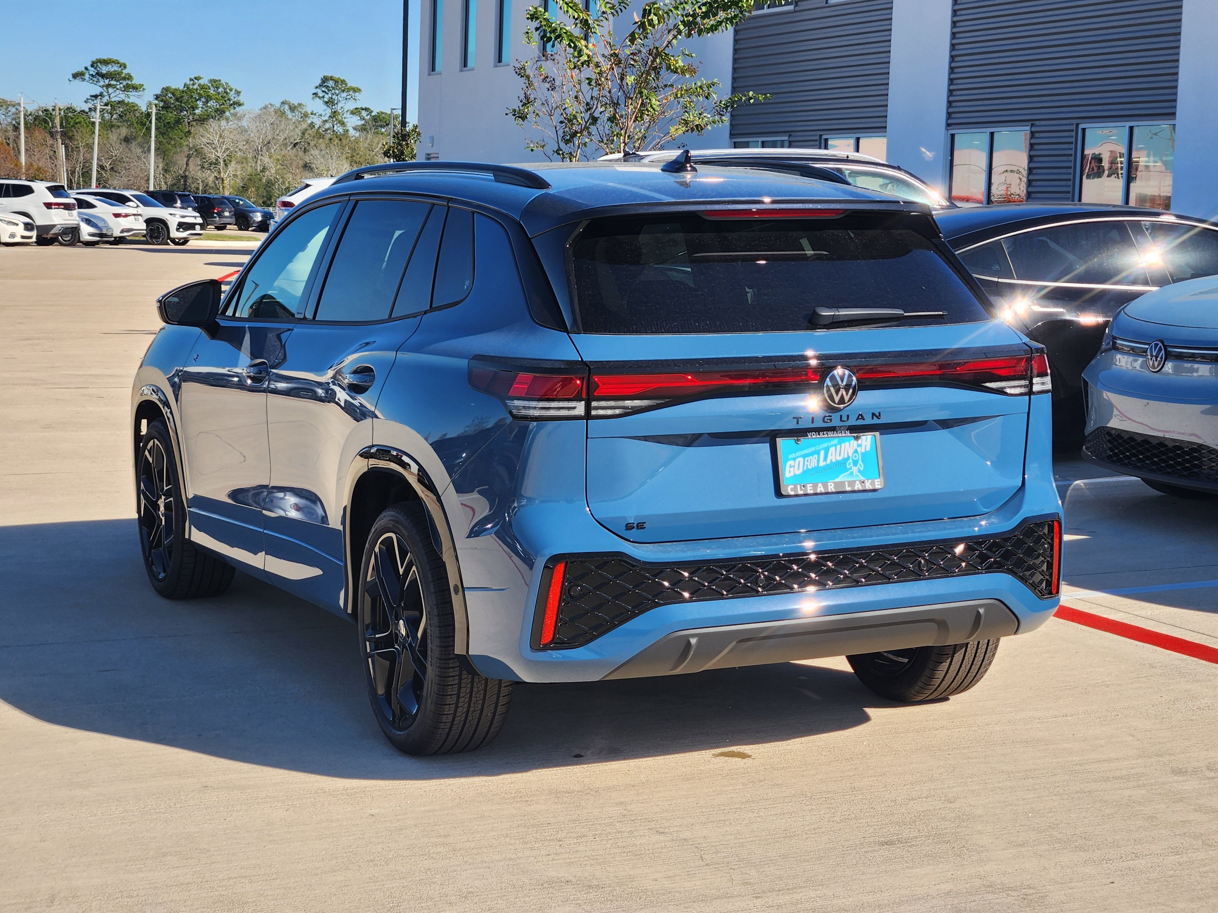 2026 Volkswagen Tiguan SE R-Line Black